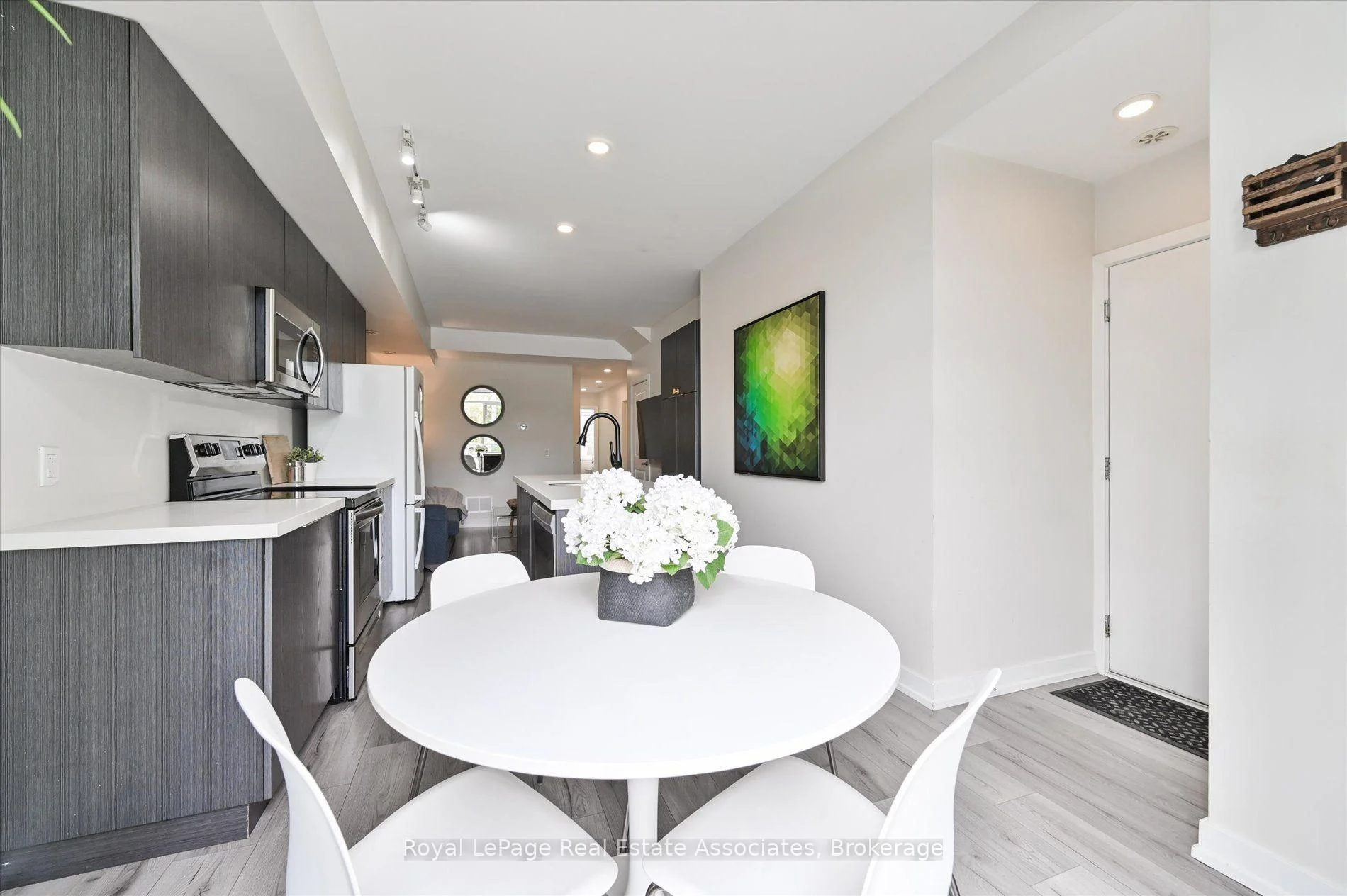 Photo 13 of Unit 204, 3058 Sixth Line, Oakville, Glenorchy — HOMEH