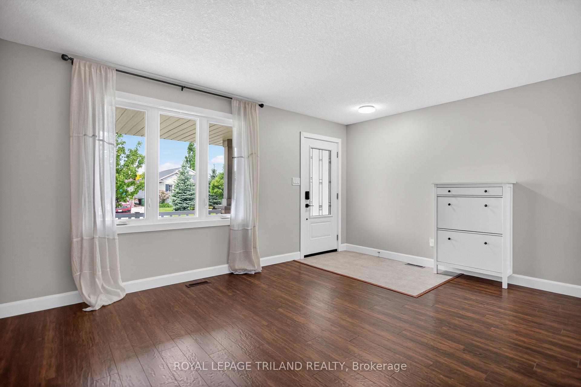 Photo 8 of 48 Cottonwood Drive, St. Thomas — HOMEH
