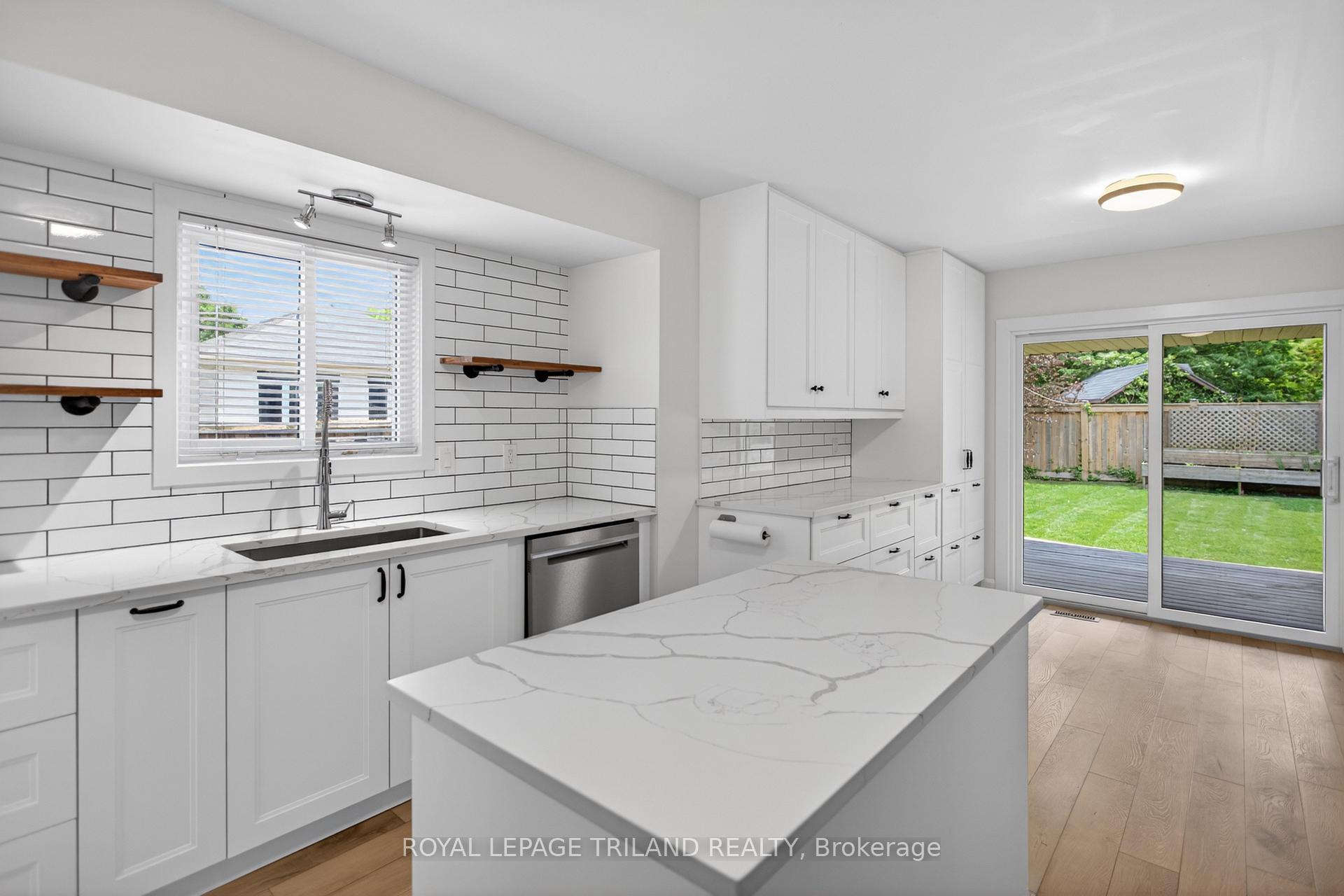 Photo 11 of 48 Cottonwood Drive, St. Thomas — HOMEH