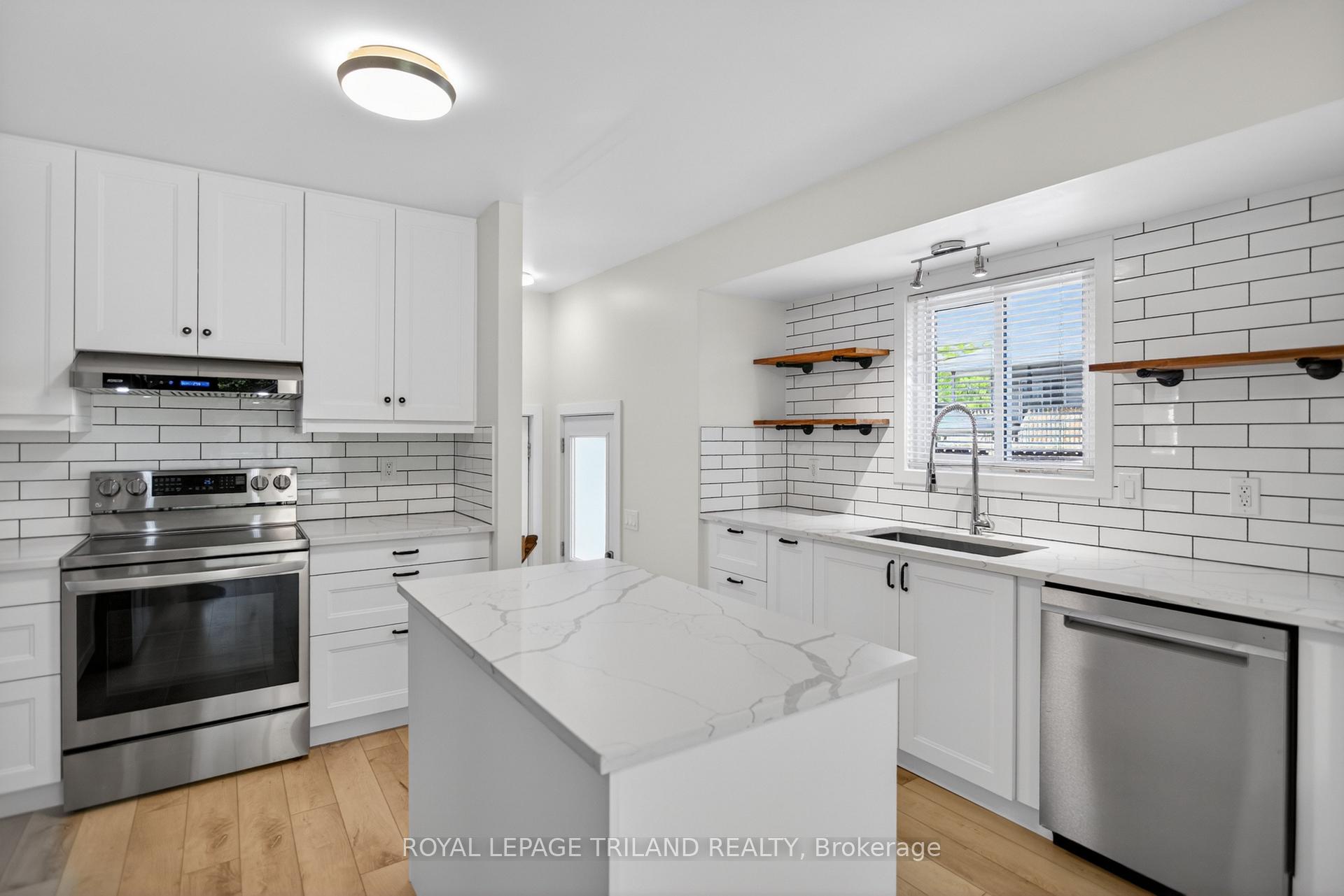 Photo 18 of 48 Cottonwood Drive, St. Thomas — HOMEH