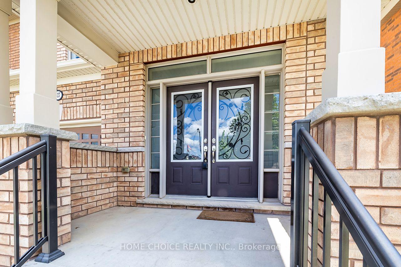 Photo 3 of 427 Windsfields Farm Drive W, Oshawa, Windfields — HOMEH