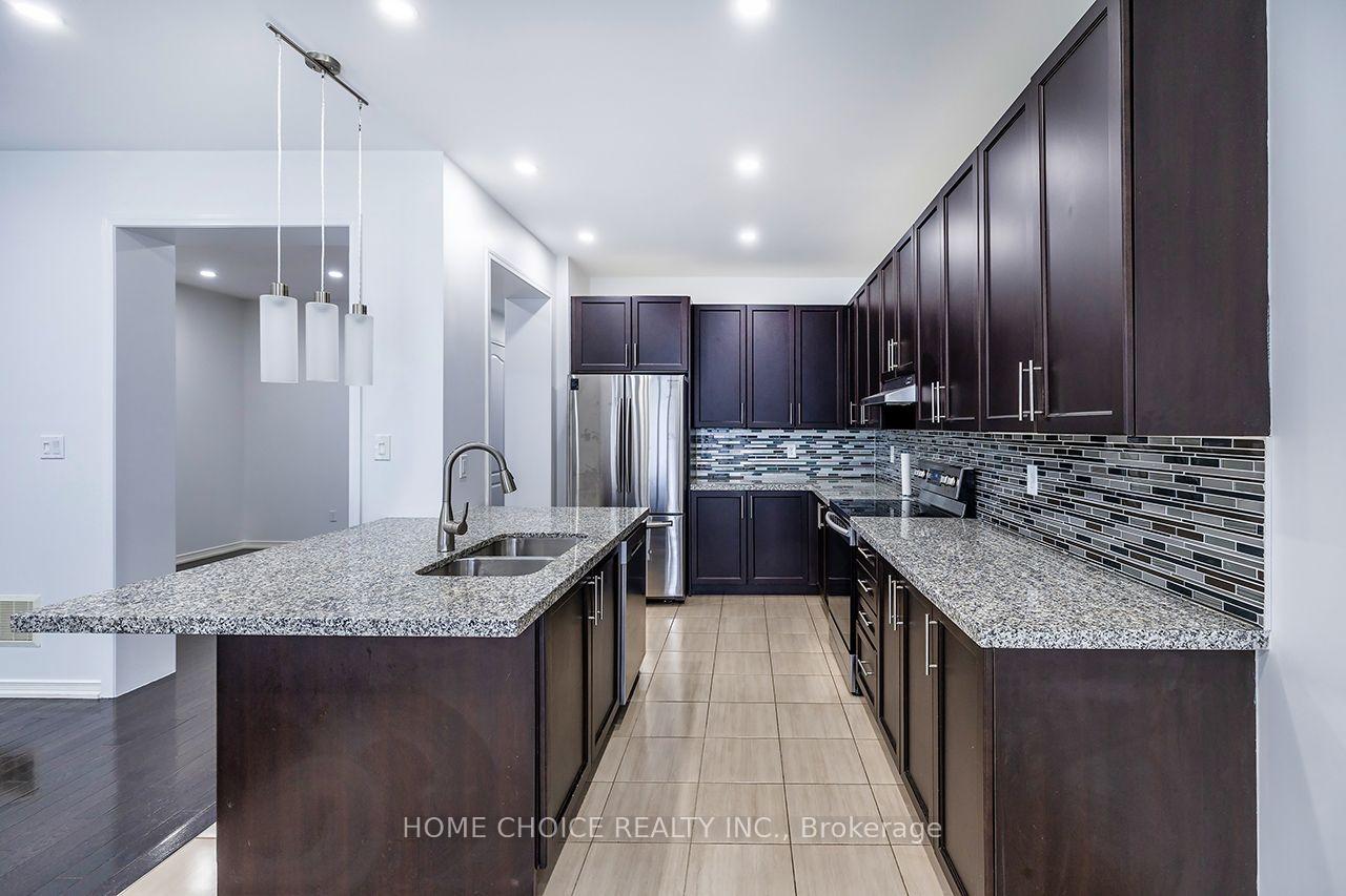 Photo 13 of 427 Windsfields Farm Drive W, Oshawa, Windfields — HOMEH