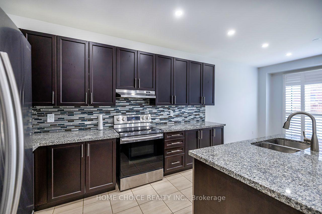 Photo 15 of 427 Windsfields Farm Drive W, Oshawa, Windfields — HOMEH