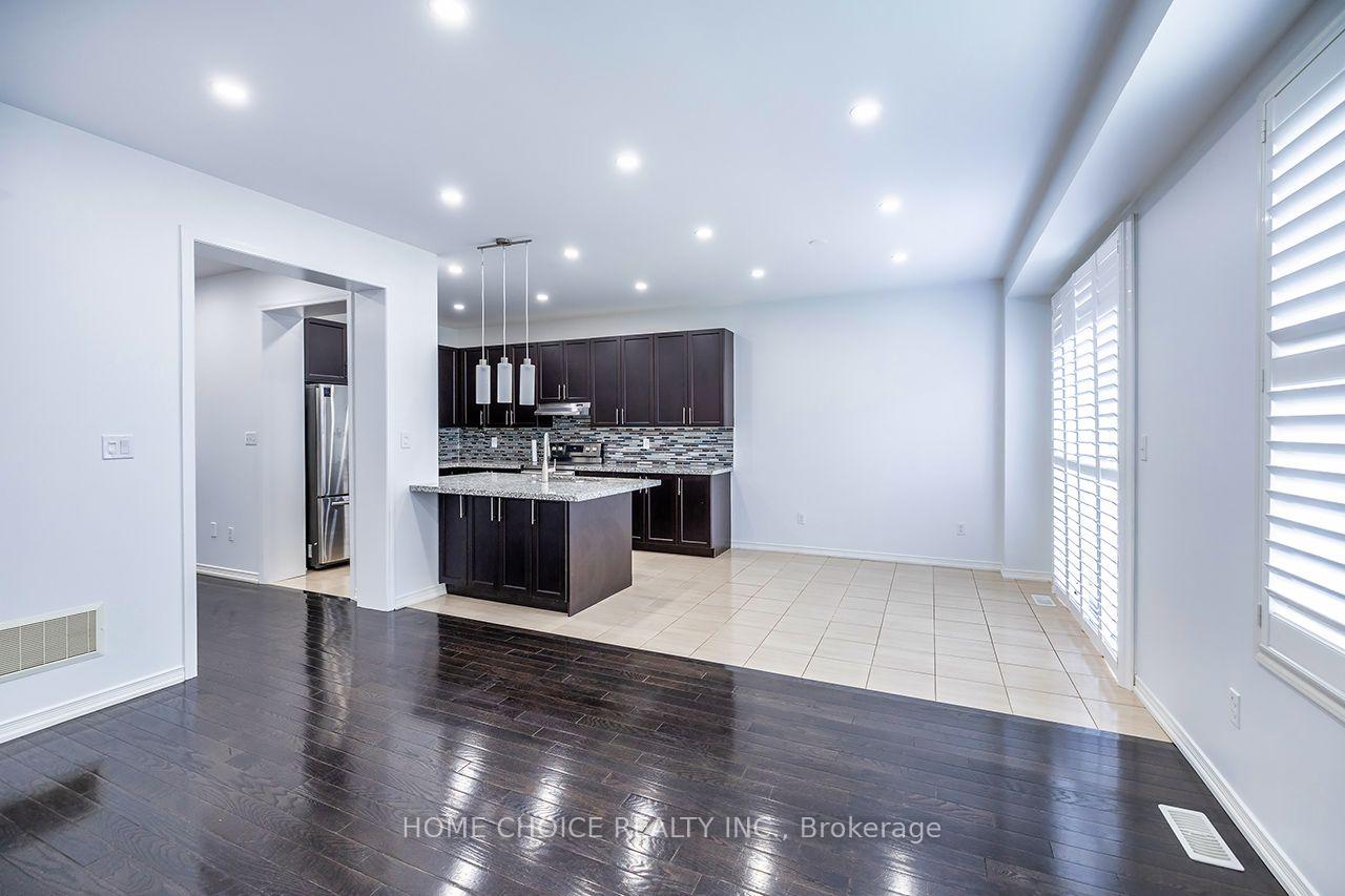 Photo 16 of 427 Windsfields Farm Drive W, Oshawa, Windfields — HOMEH