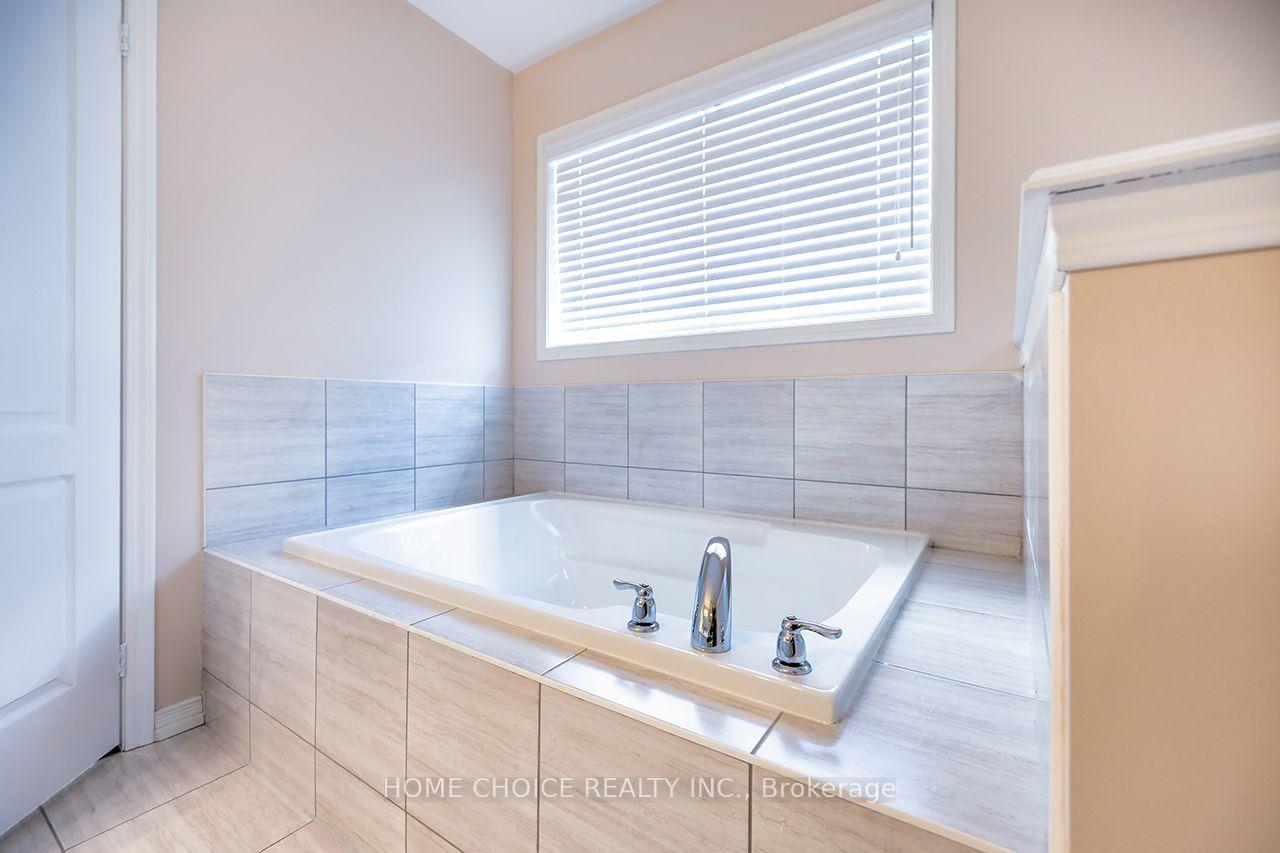 Photo 30 of 427 Windsfields Farm Drive W, Oshawa, Windfields — HOMEH