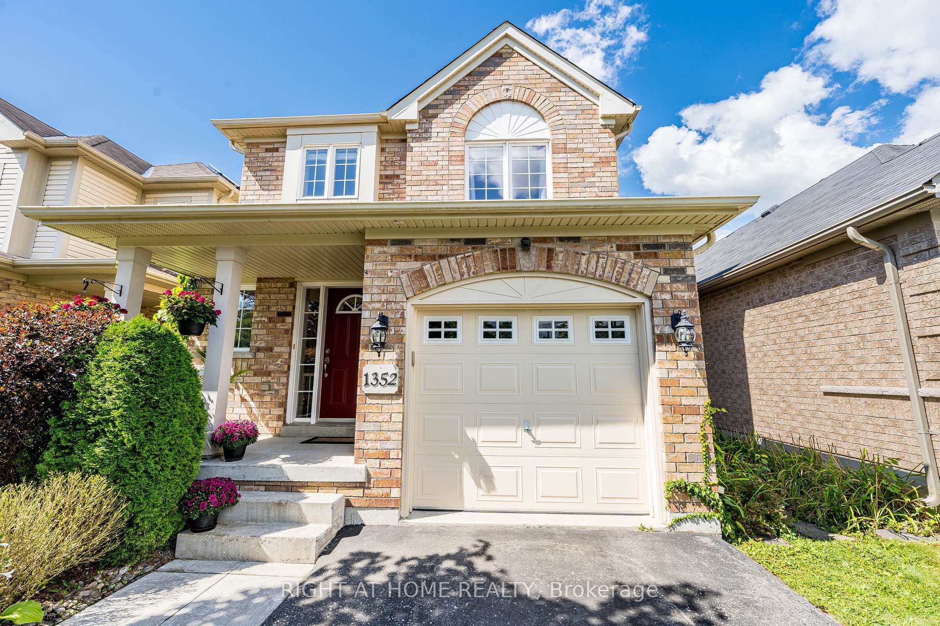 Photo 1 of 1352 Wadebridge Crescent, Oshawa, Eastdale — HOMEH
