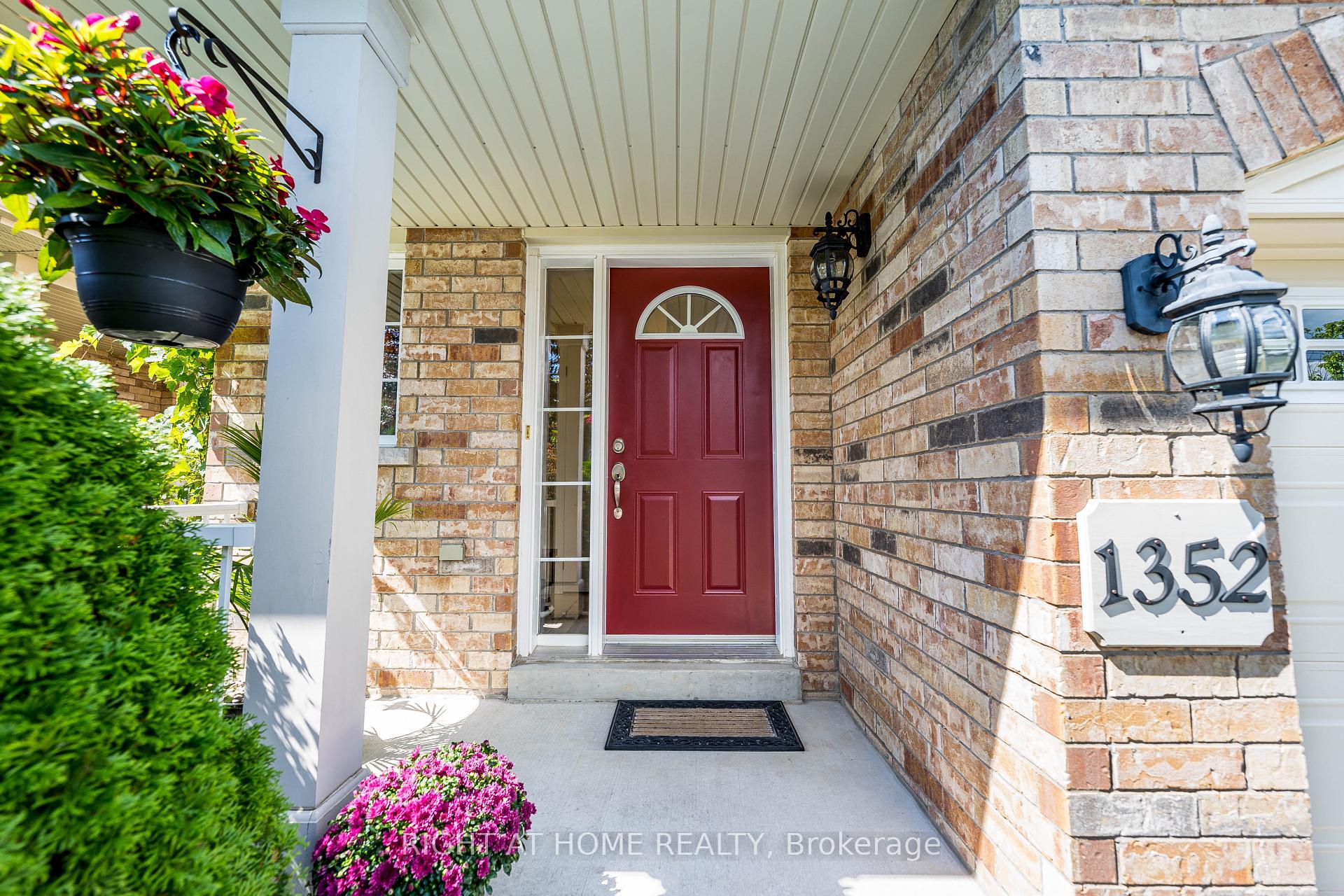 Photo 2 of 1352 Wadebridge Crescent, Oshawa, Eastdale — HOMEH