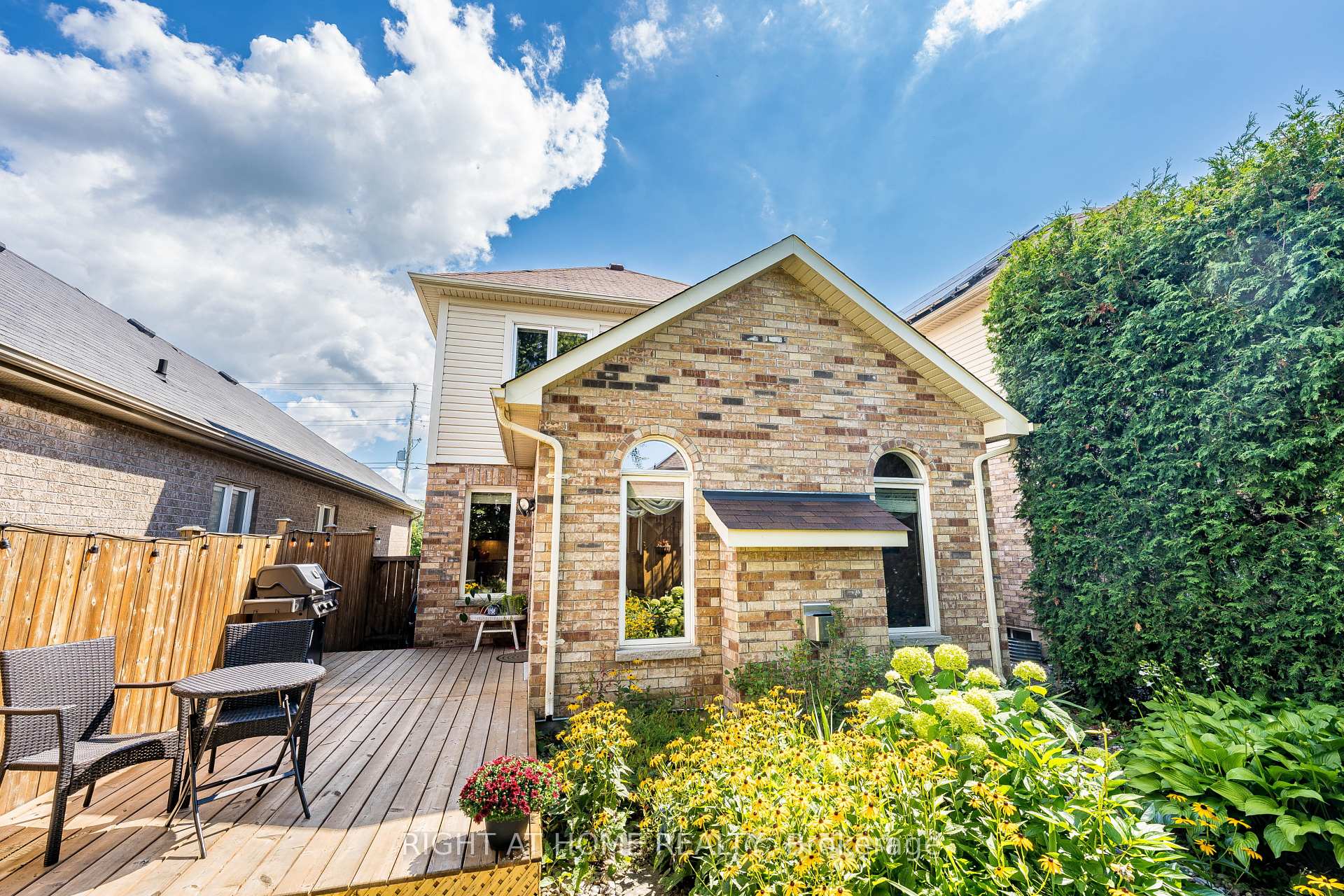 Photo 3 of 1352 Wadebridge Crescent, Oshawa, Eastdale — HOMEH