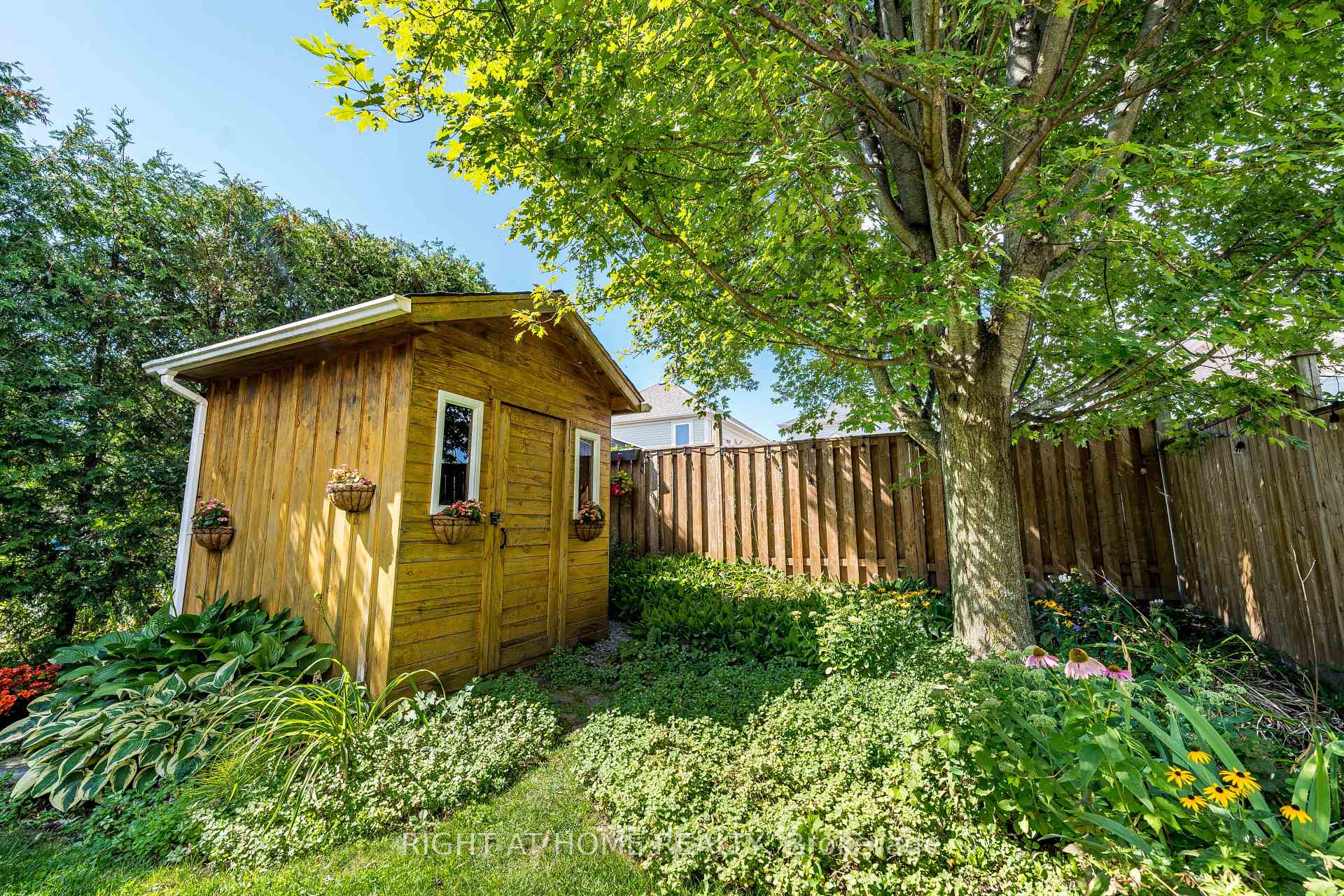 Photo 4 of 1352 Wadebridge Crescent, Oshawa, Eastdale — HOMEH