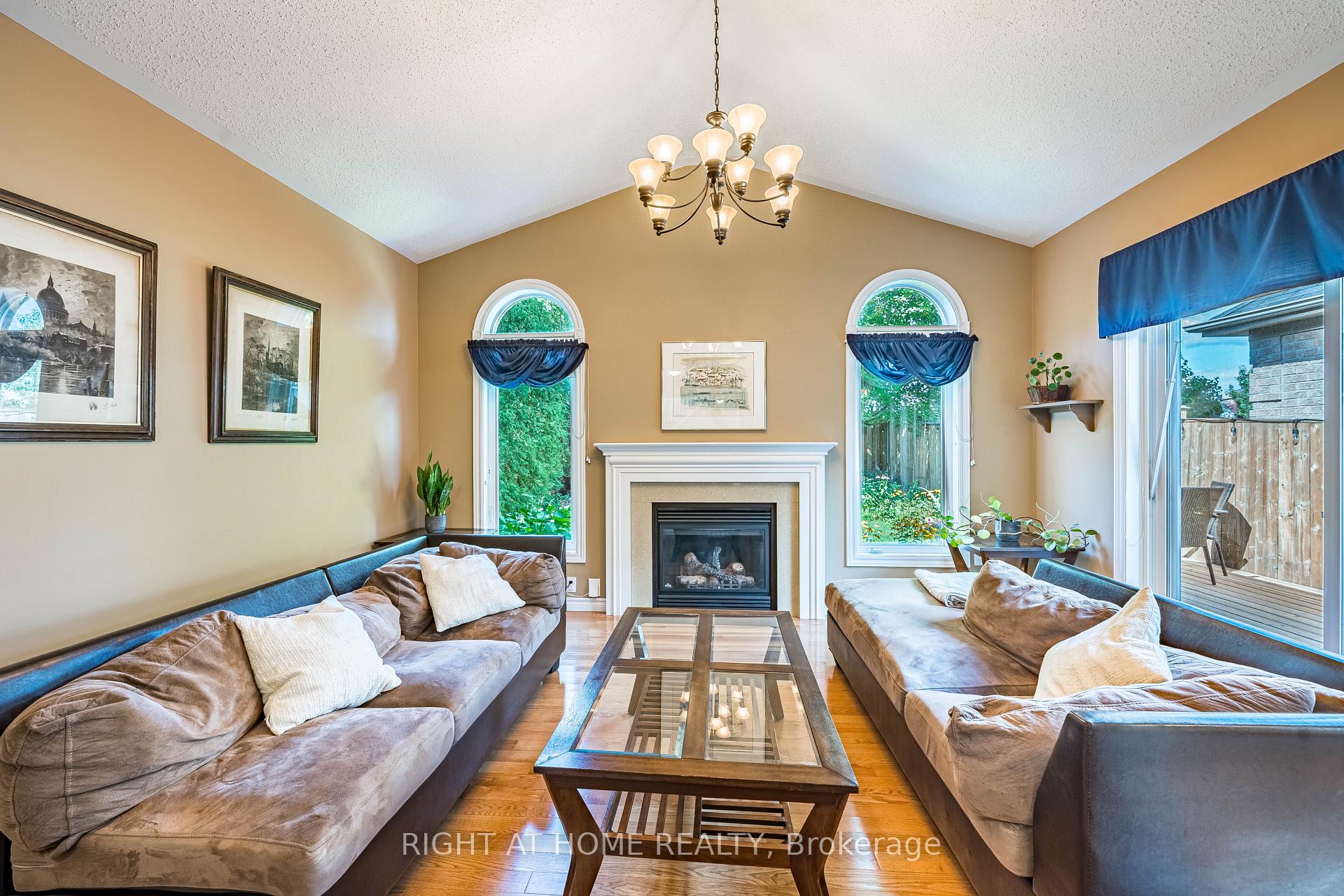 Photo 8 of 1352 Wadebridge Crescent, Oshawa, Eastdale — HOMEH