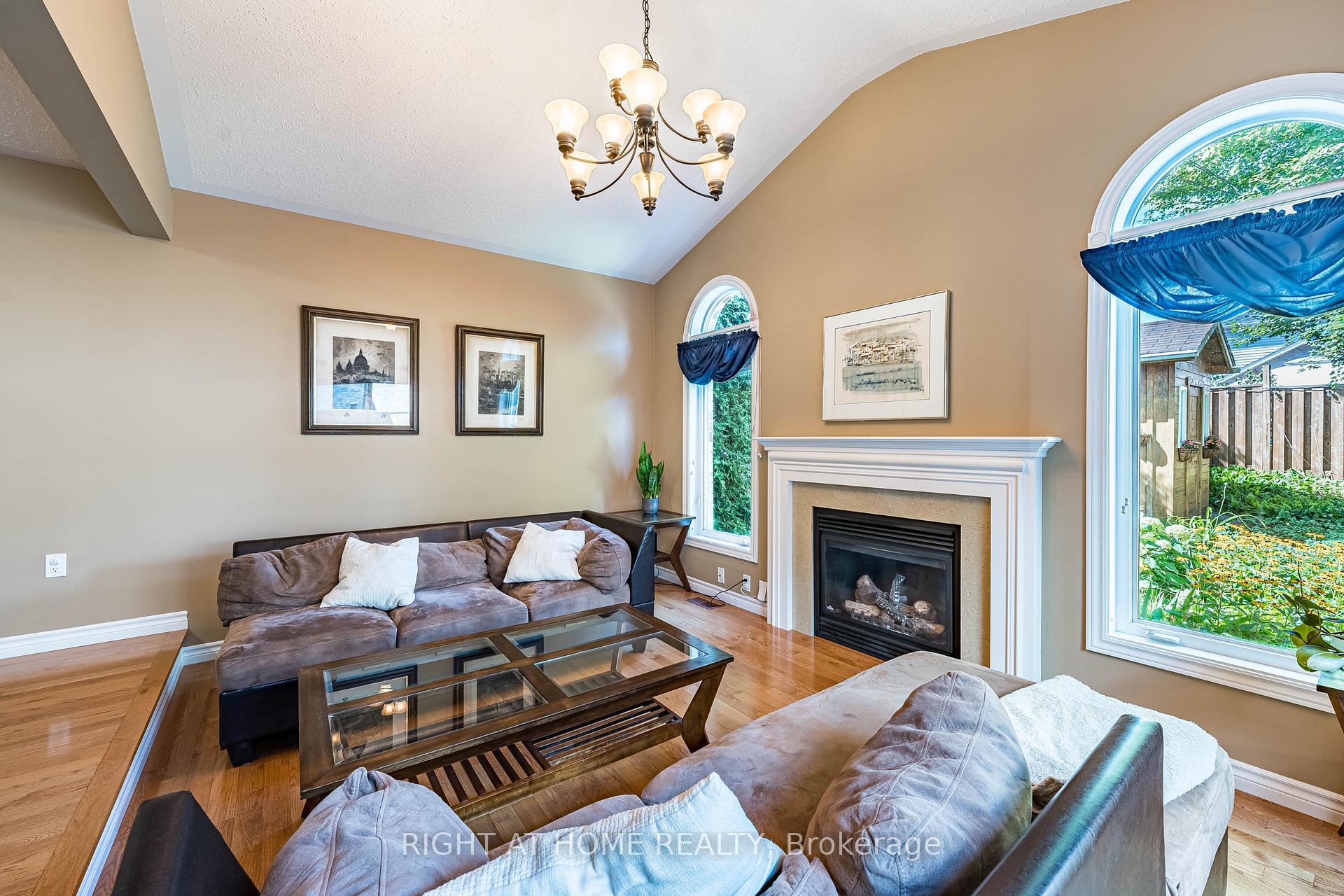 Photo 9 of 1352 Wadebridge Crescent, Oshawa, Eastdale — HOMEH