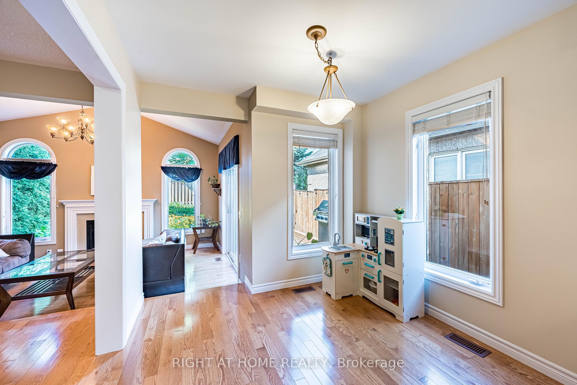 Photo 14 of 1352 Wadebridge Crescent, Oshawa, Eastdale — HOMEH