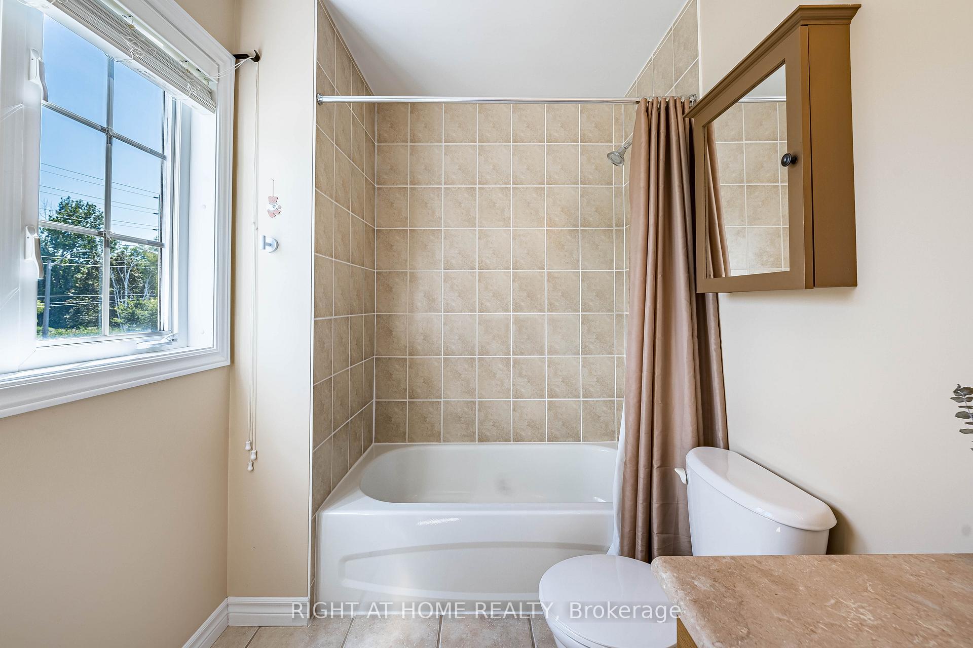 Photo 23 of 1352 Wadebridge Crescent, Oshawa, Eastdale — HOMEH