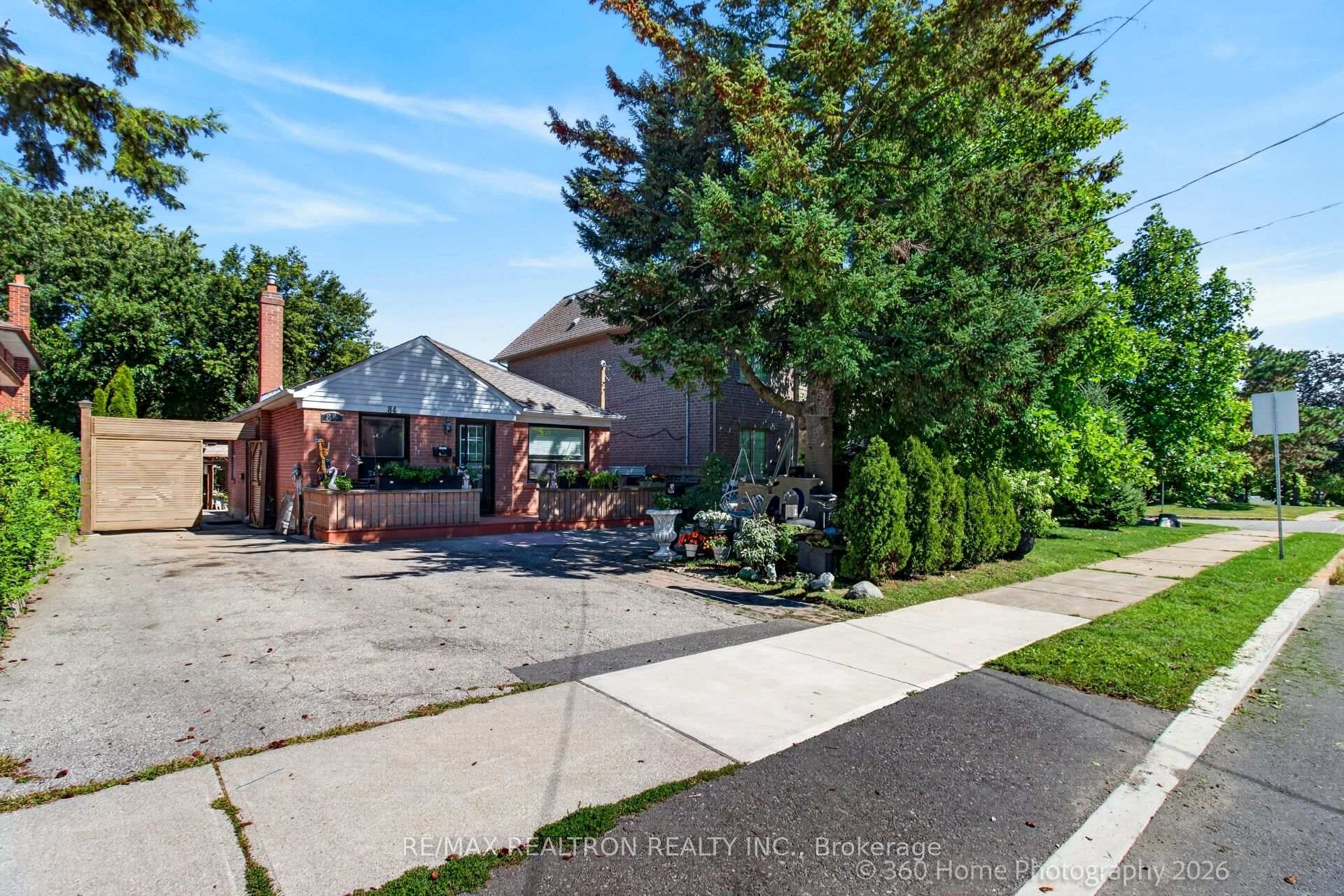 Photo 2 of 84 Ranee Avenue, Toronto, Englemount-Lawrence — HOMEH