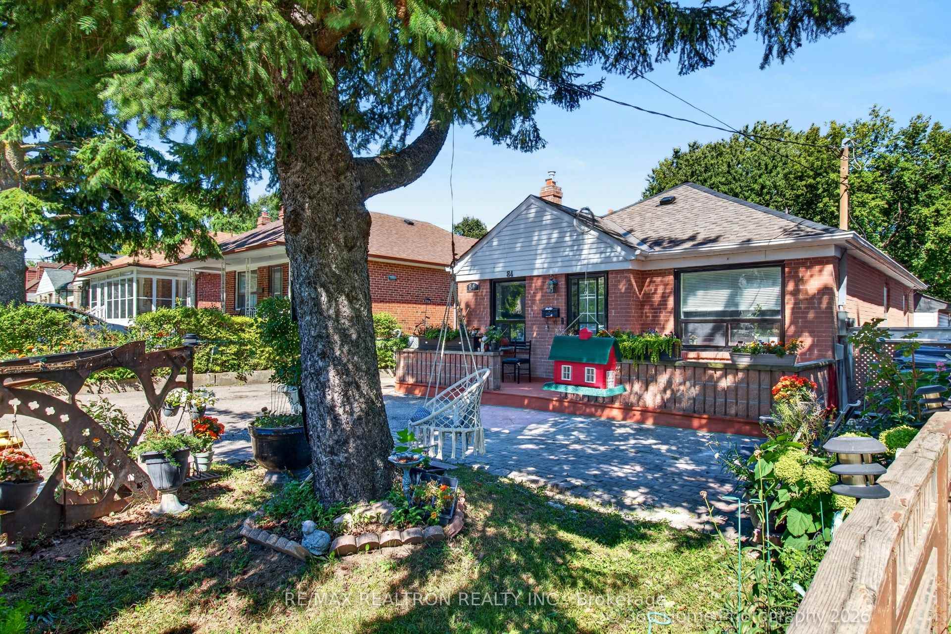 Photo 3 of 84 Ranee Avenue, Toronto, Englemount-Lawrence — HOMEH