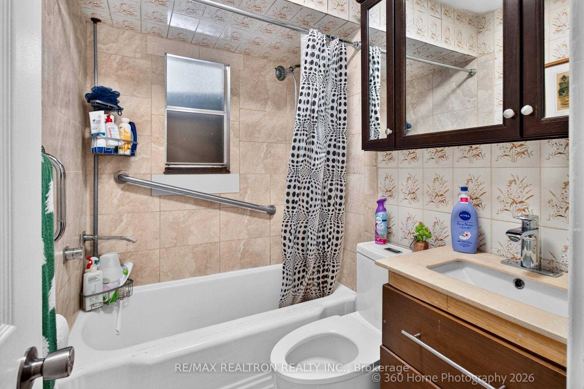Photo 15 of 84 Ranee Avenue, Toronto, Englemount-Lawrence — HOMEH