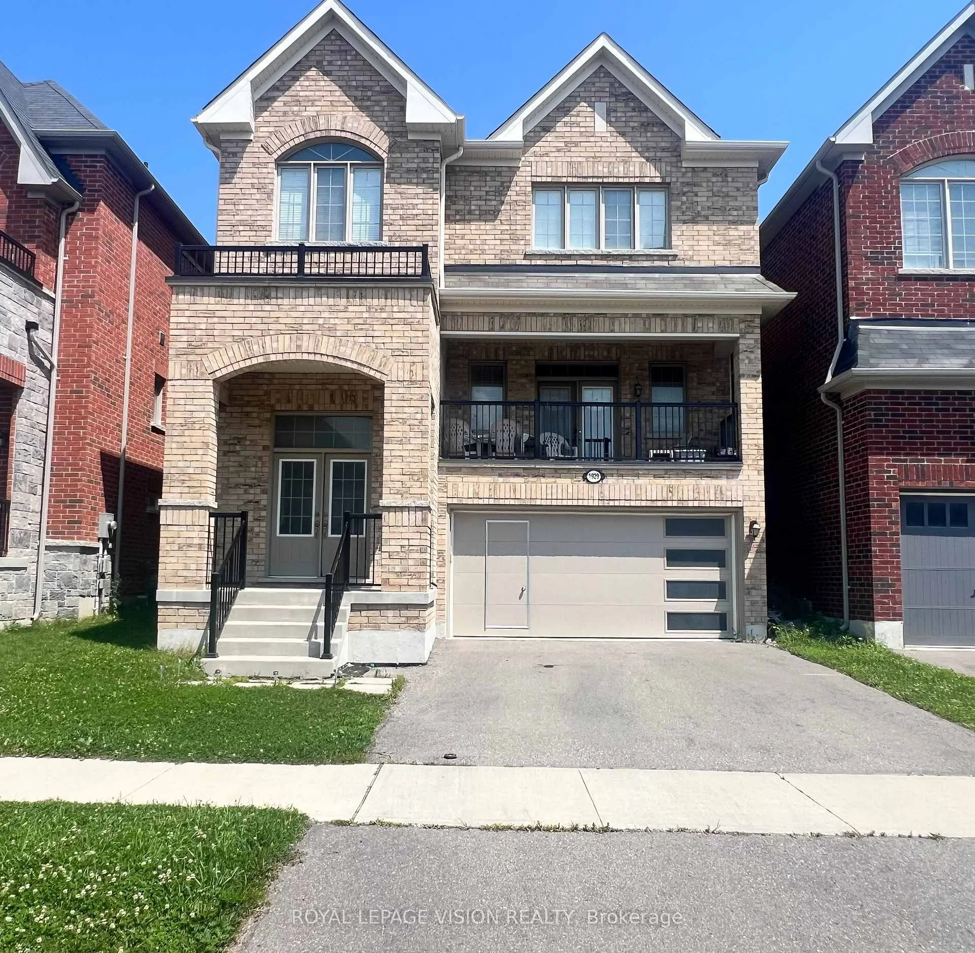 Photo 2 of 1929 Don White Court, Oshawa, Taunton — HOMEH