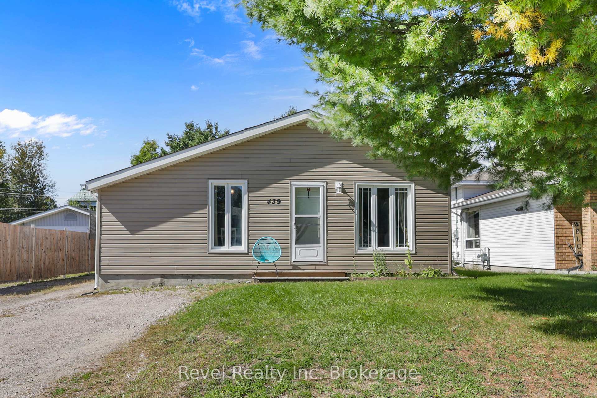 Photo of 439 Mageau Street