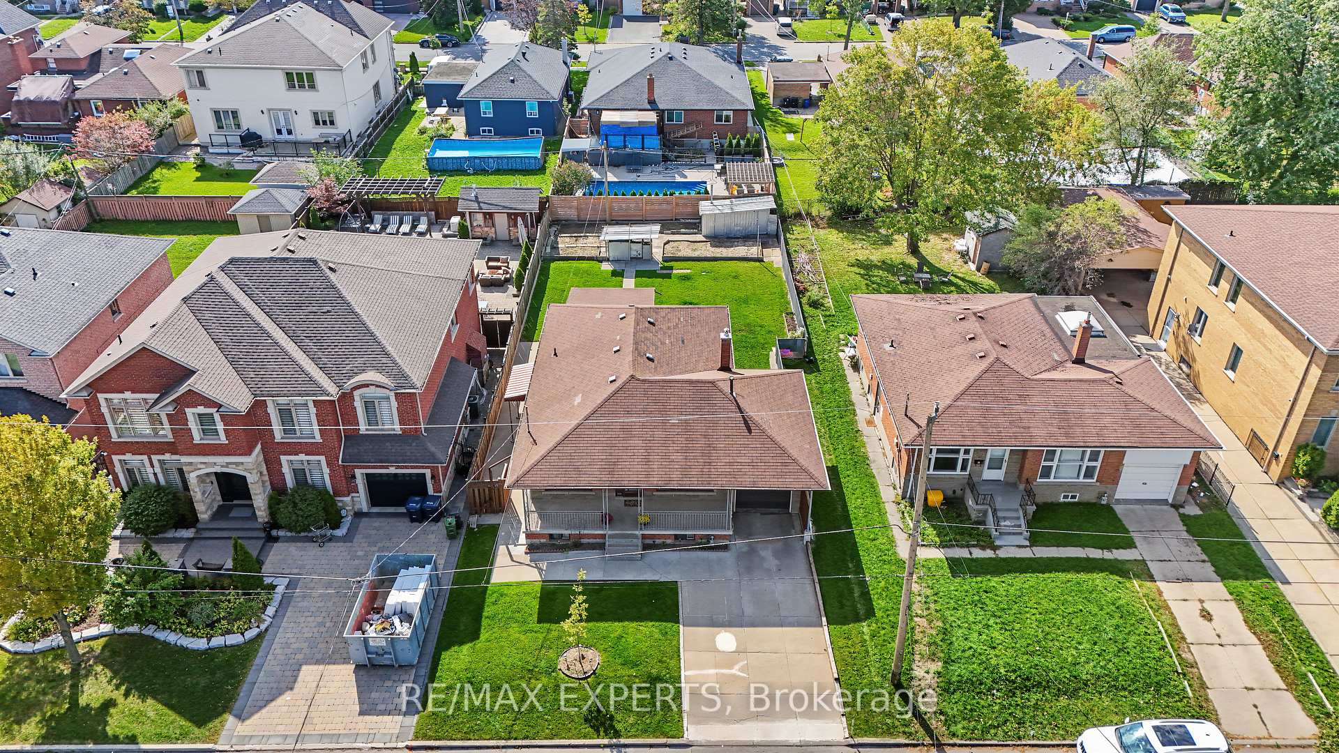 Photo 4 of 129 Sultana Avenue, Toronto, Englemount-Lawrence — HOMEH