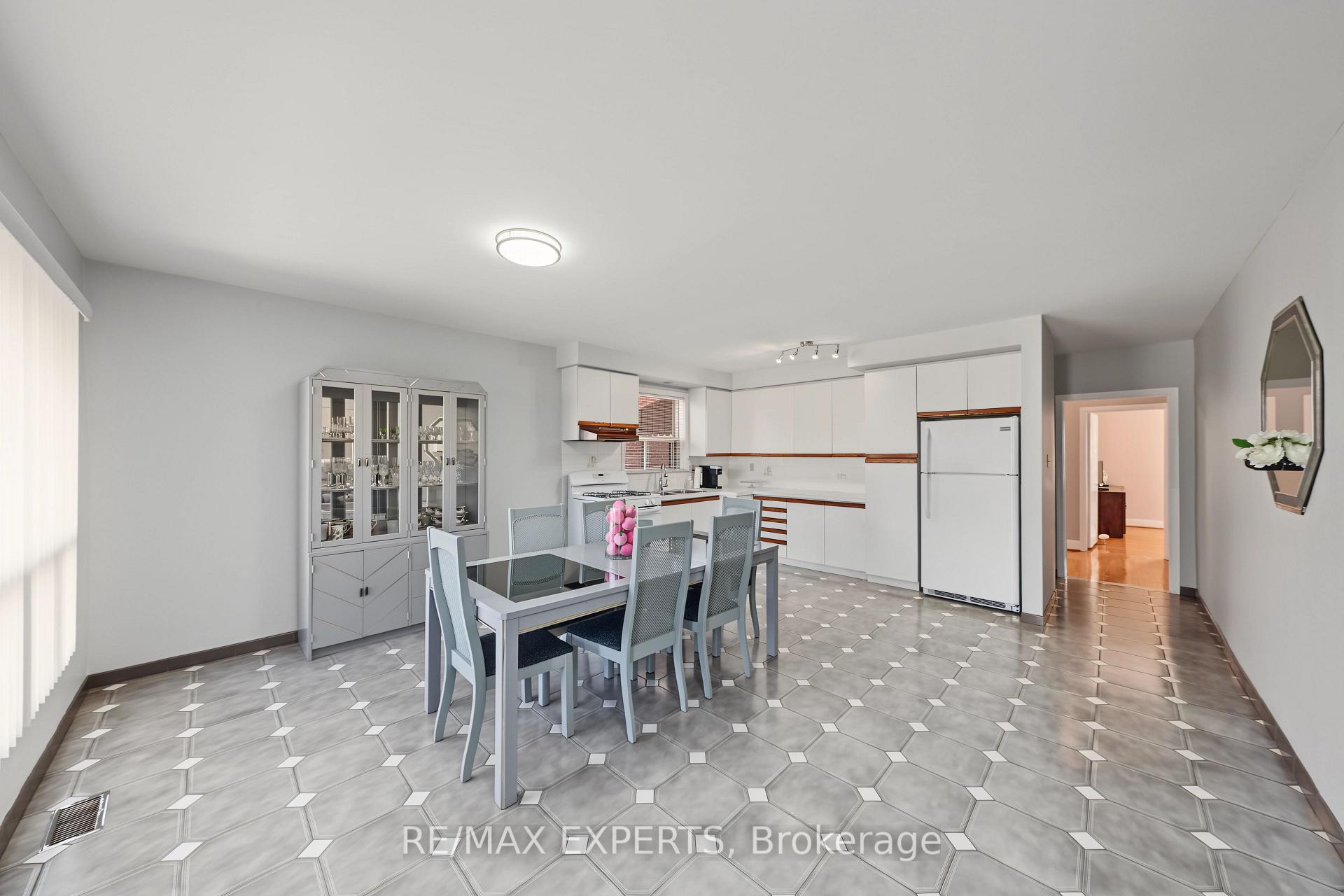 Photo 13 of 129 Sultana Avenue, Toronto, Englemount-Lawrence — HOMEH