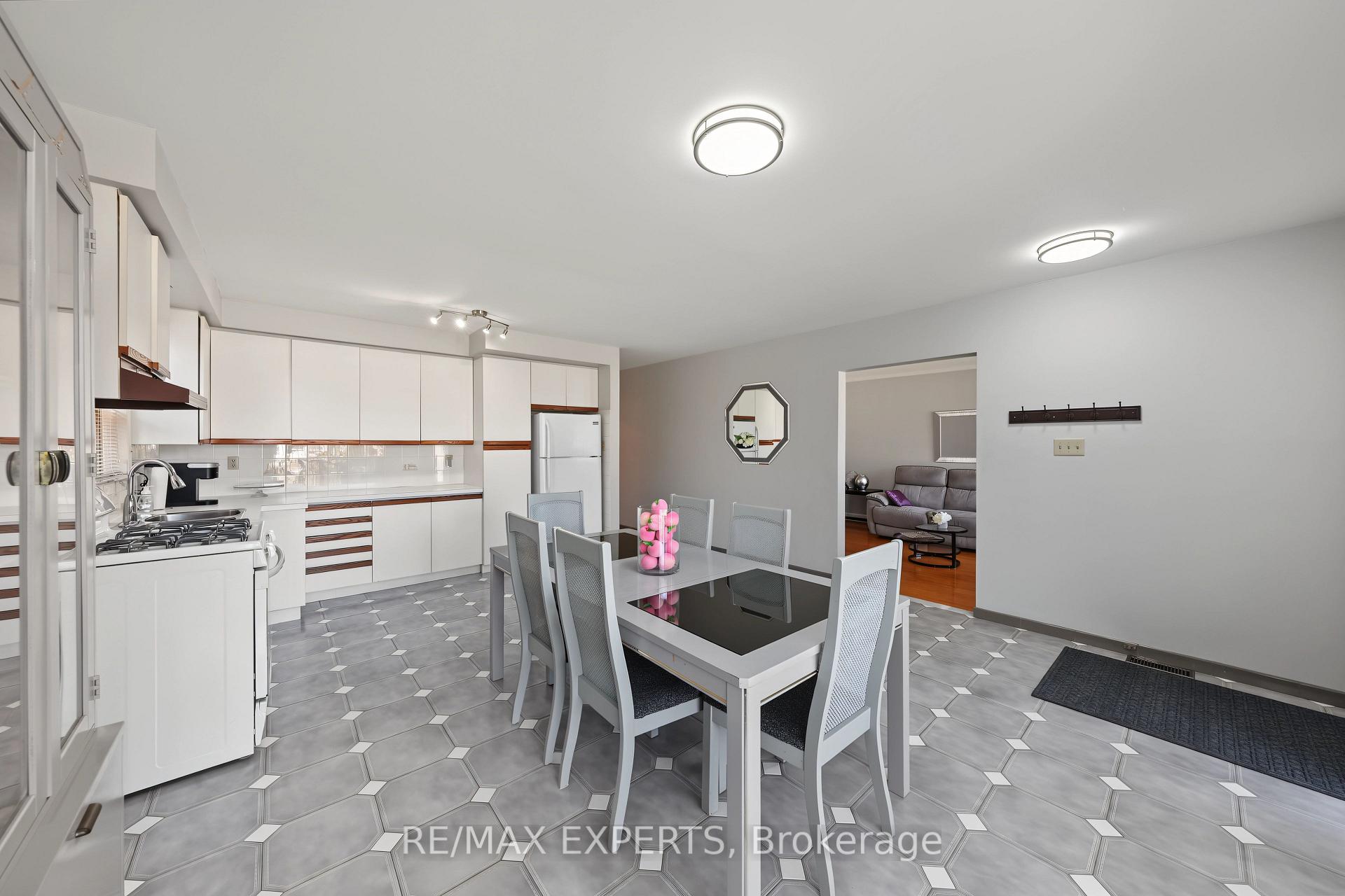 Photo 14 of 129 Sultana Avenue, Toronto, Englemount-Lawrence — HOMEH