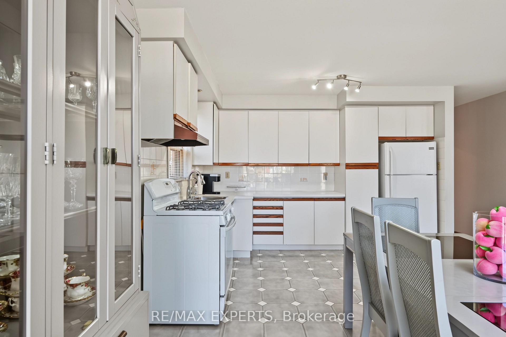 Photo 15 of 129 Sultana Avenue, Toronto, Englemount-Lawrence — HOMEH