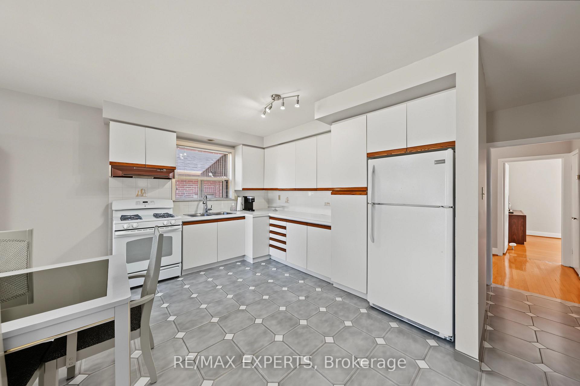 Photo 16 of 129 Sultana Avenue, Toronto, Englemount-Lawrence — HOMEH