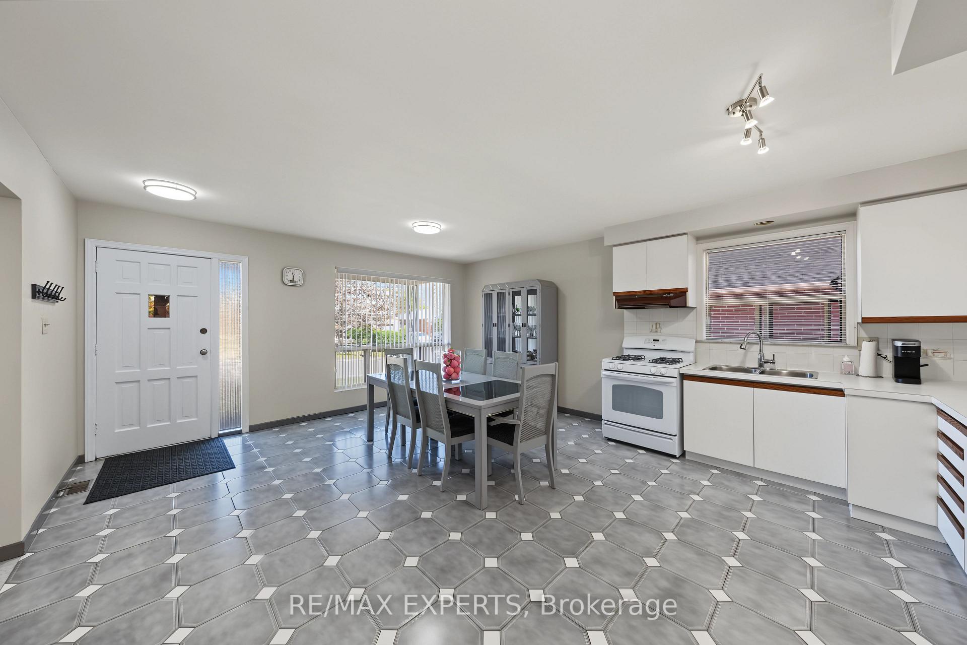 Photo 17 of 129 Sultana Avenue, Toronto, Englemount-Lawrence — HOMEH