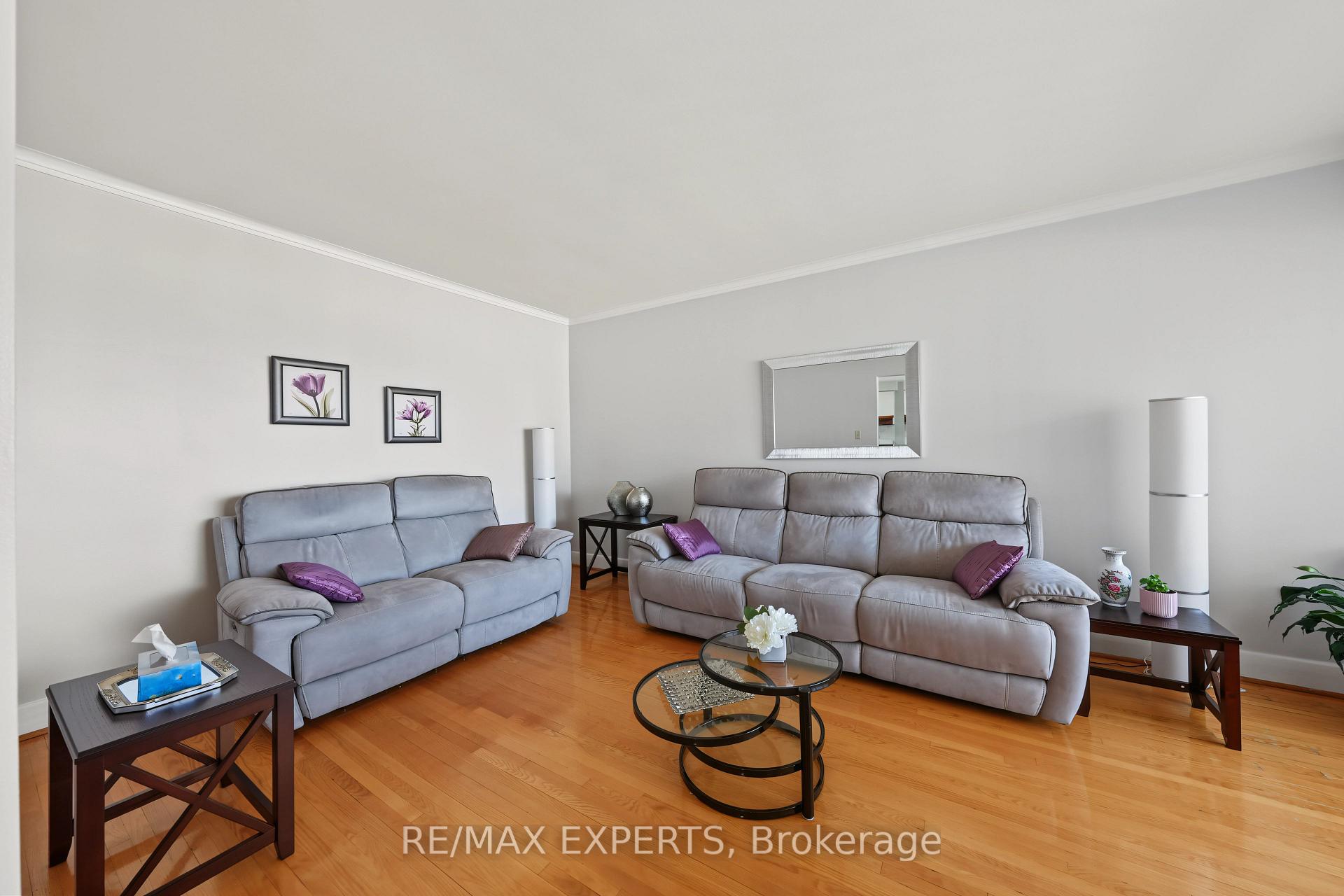 Photo 19 of 129 Sultana Avenue, Toronto, Englemount-Lawrence — HOMEH