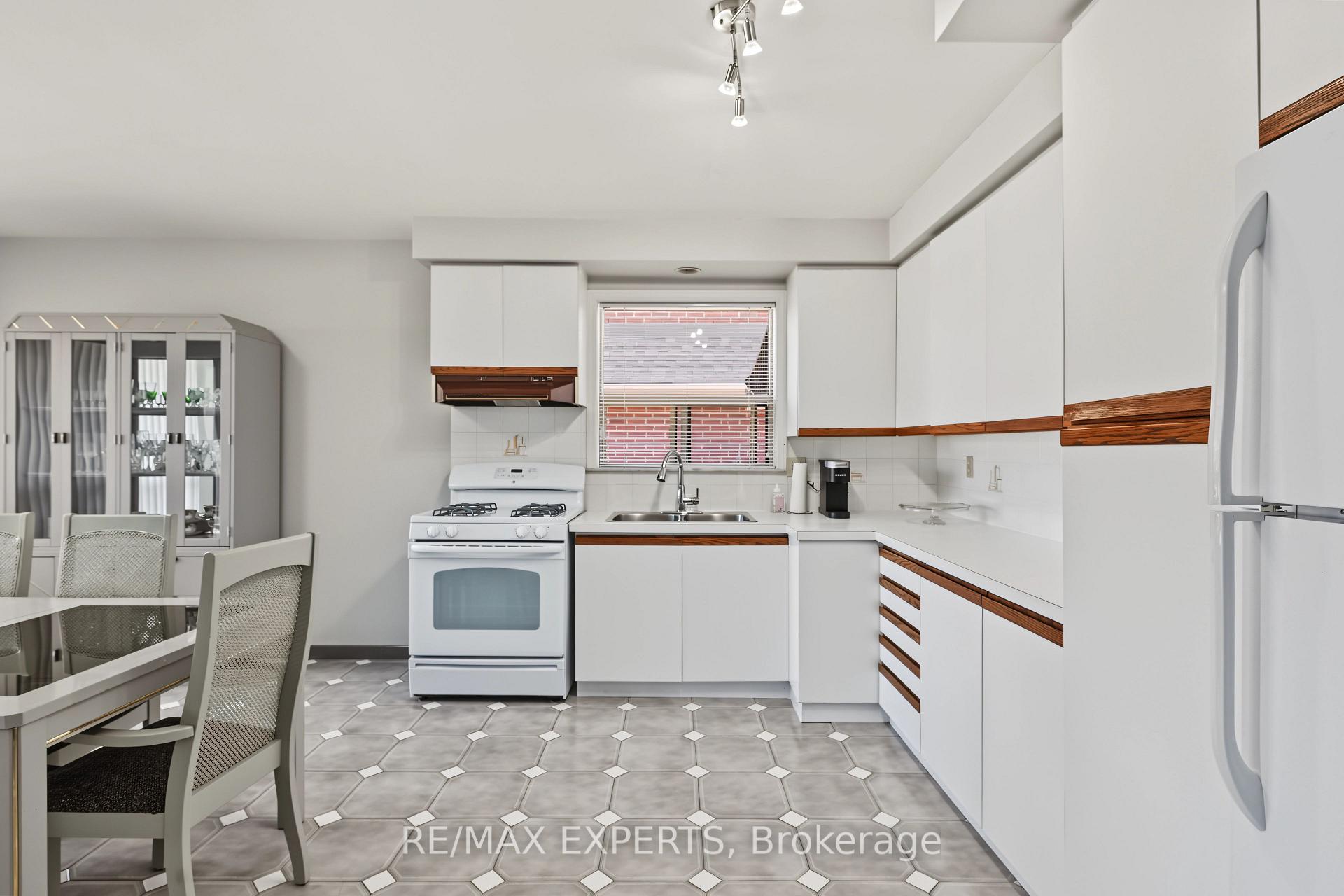 Photo 21 of 129 Sultana Avenue, Toronto, Englemount-Lawrence — HOMEH