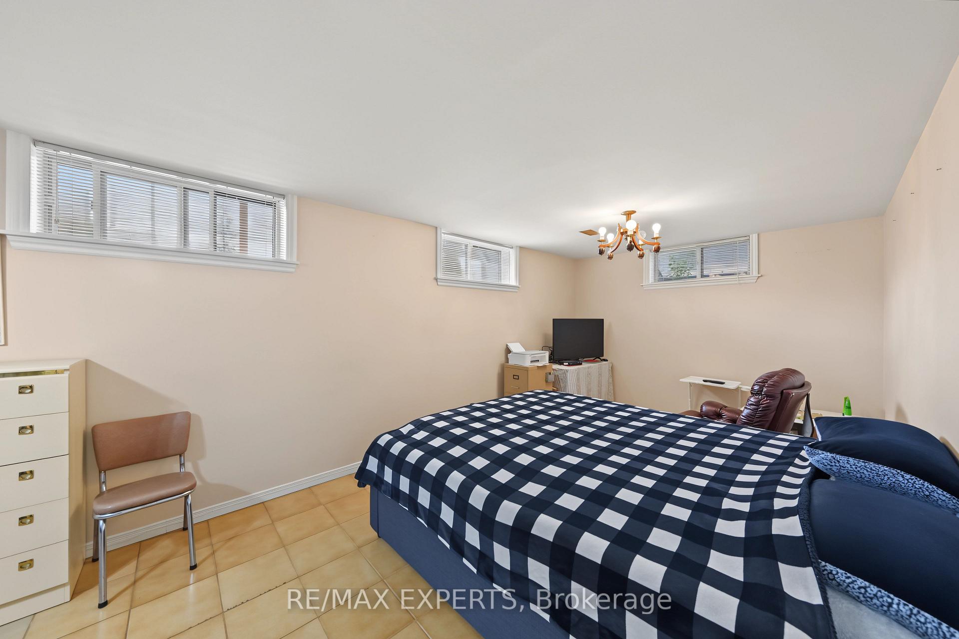 Photo 36 of 129 Sultana Avenue, Toronto, Englemount-Lawrence — HOMEH