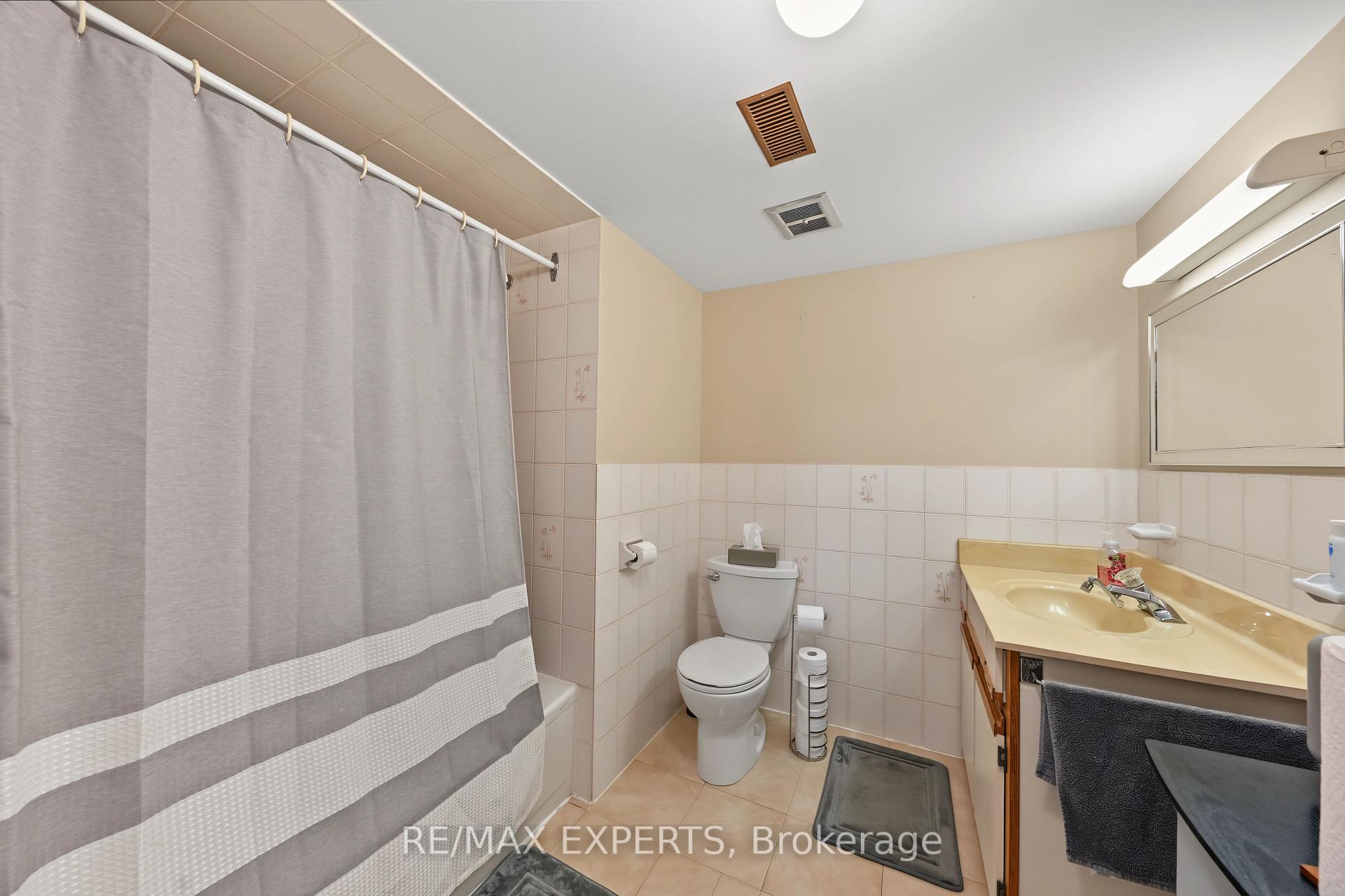 Photo 39 of 129 Sultana Avenue, Toronto, Englemount-Lawrence — HOMEH