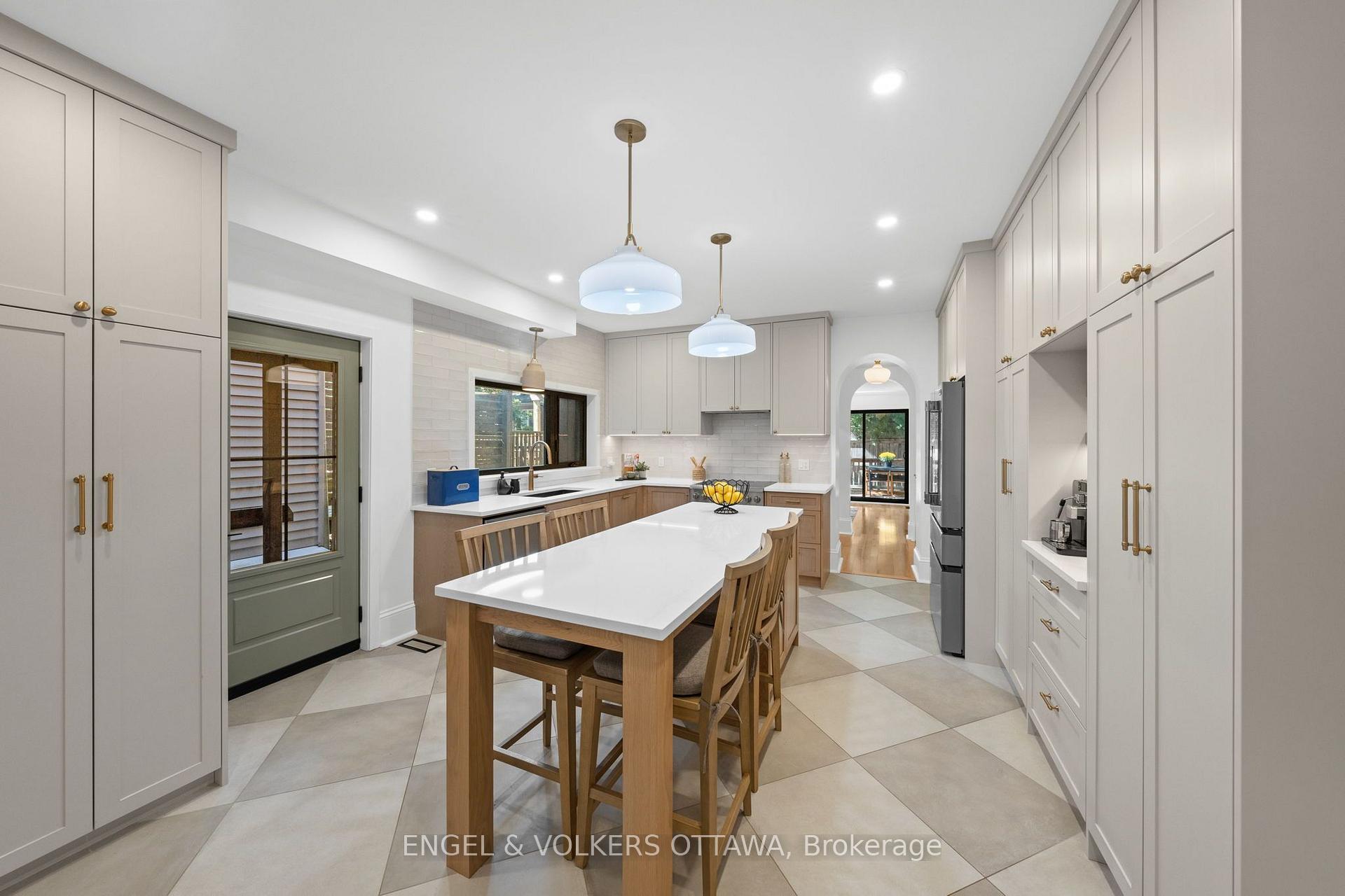 Photo 13 of 41 Ivy Crescent, Ottawa, Lindenlea — HOMEH