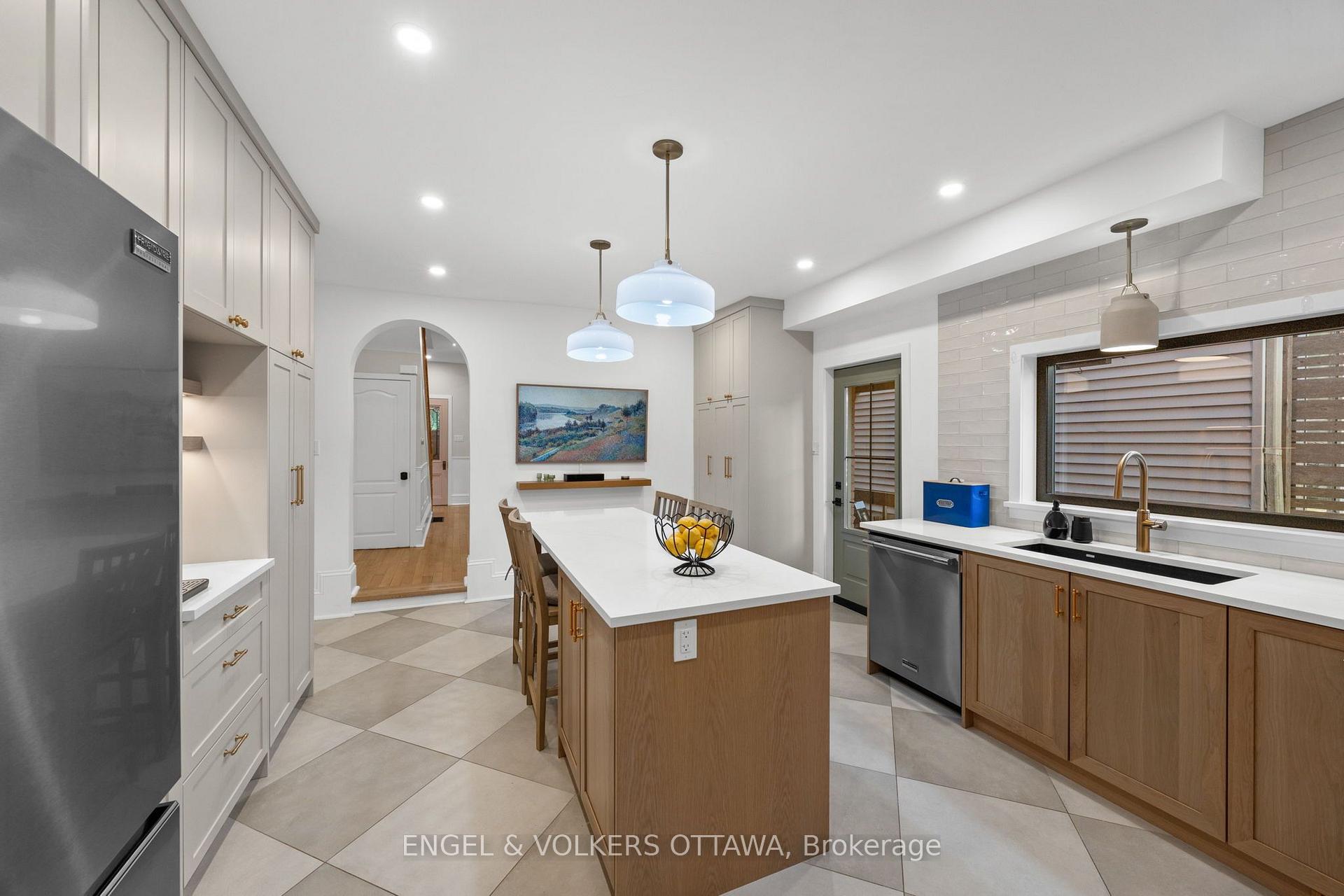 Photo 15 of 41 Ivy Crescent, Ottawa, Lindenlea — HOMEH