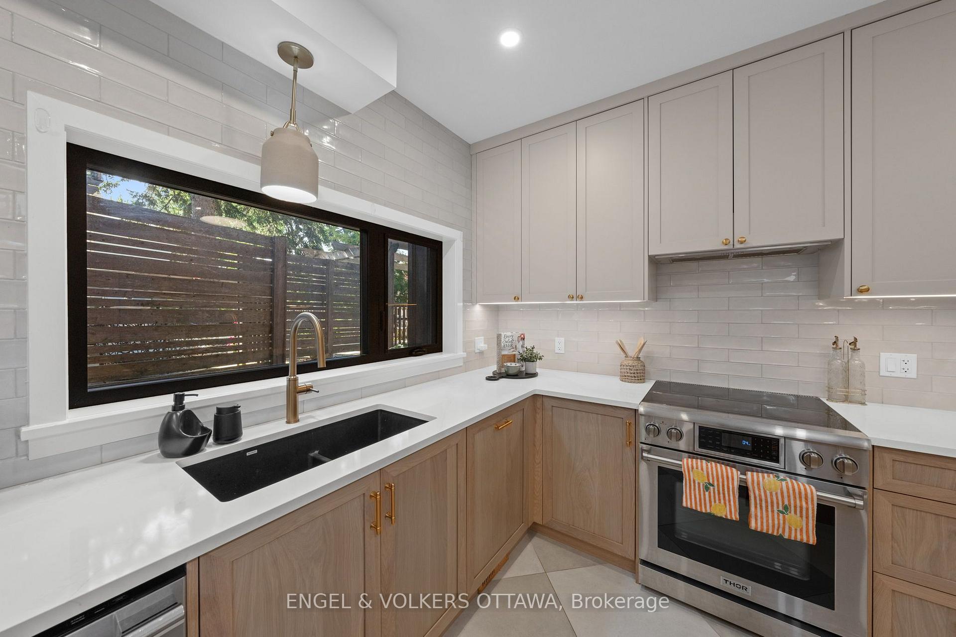 Photo 16 of 41 Ivy Crescent, Ottawa, Lindenlea — HOMEH