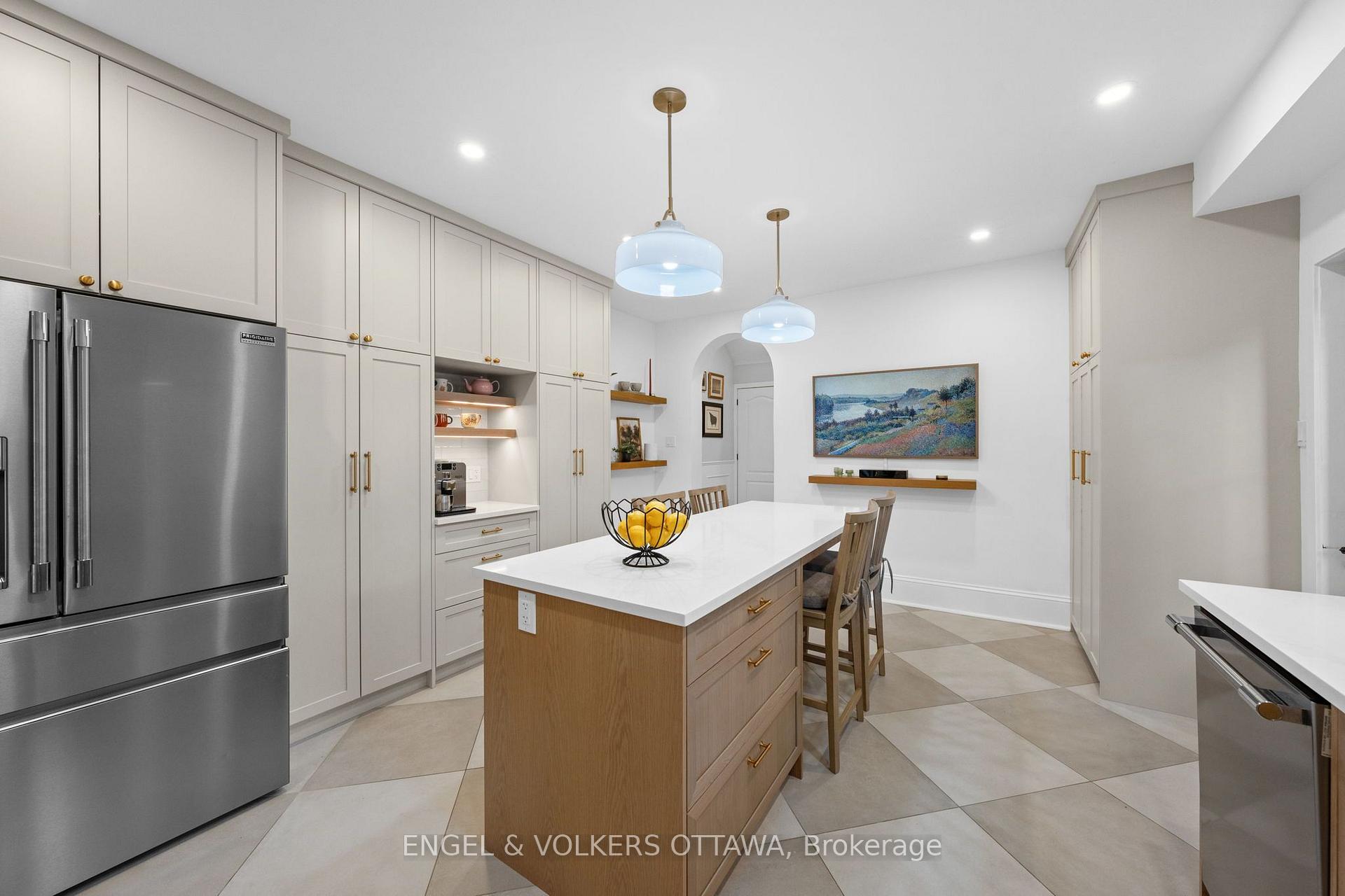 Photo 17 of 41 Ivy Crescent, Ottawa, Lindenlea — HOMEH