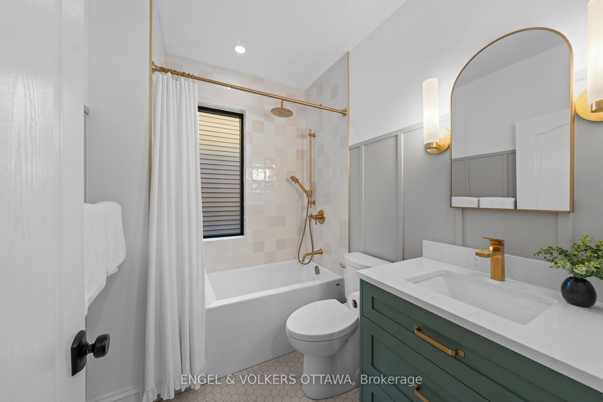 Photo 31 of 41 Ivy Crescent, Ottawa, Lindenlea — HOMEH