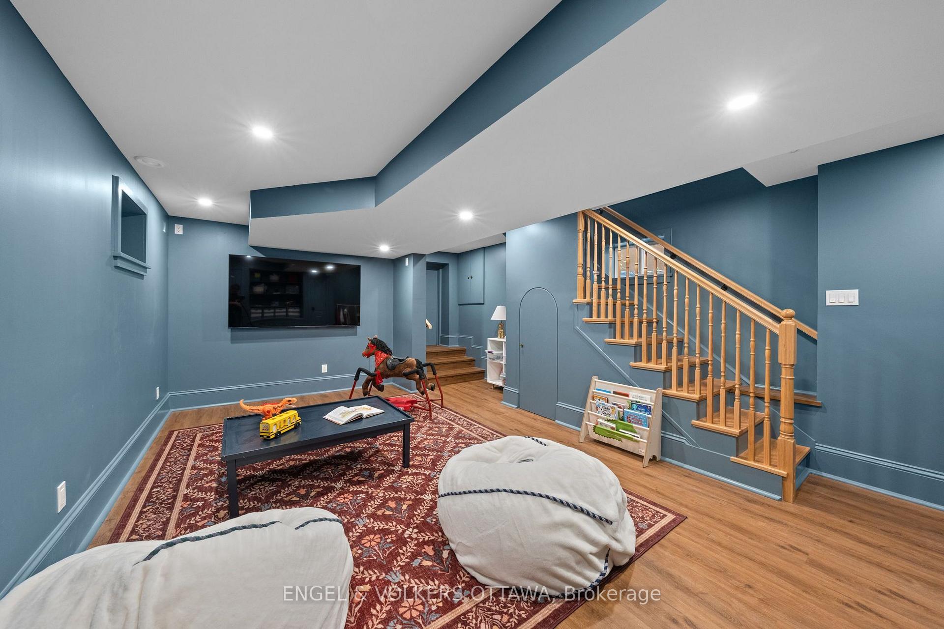Photo 39 of 41 Ivy Crescent, Ottawa, Lindenlea — HOMEH