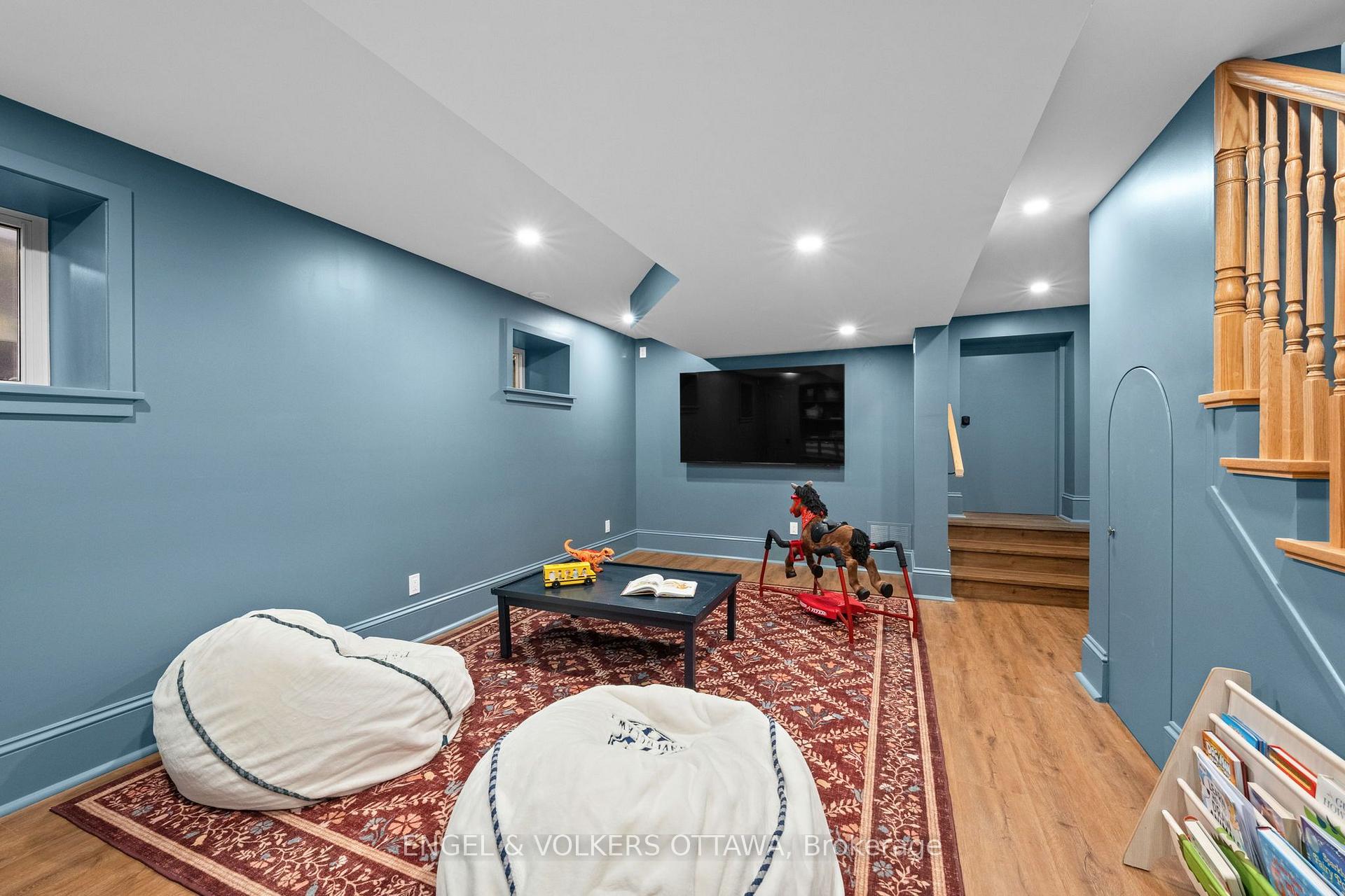 Photo 38 of 41 Ivy Crescent, Ottawa, Lindenlea — HOMEH