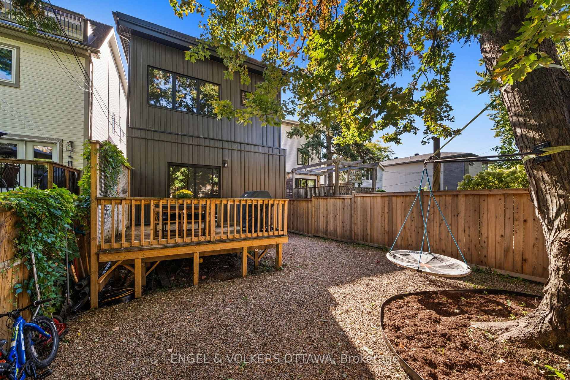 Photo 41 of 41 Ivy Crescent, Ottawa, Lindenlea — HOMEH