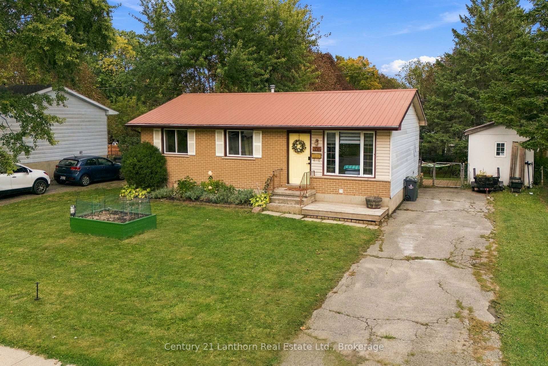 Photo 2 of 706 Willis Street, Kingston, South of Taylor-Kidd Blvd — HOMEH
