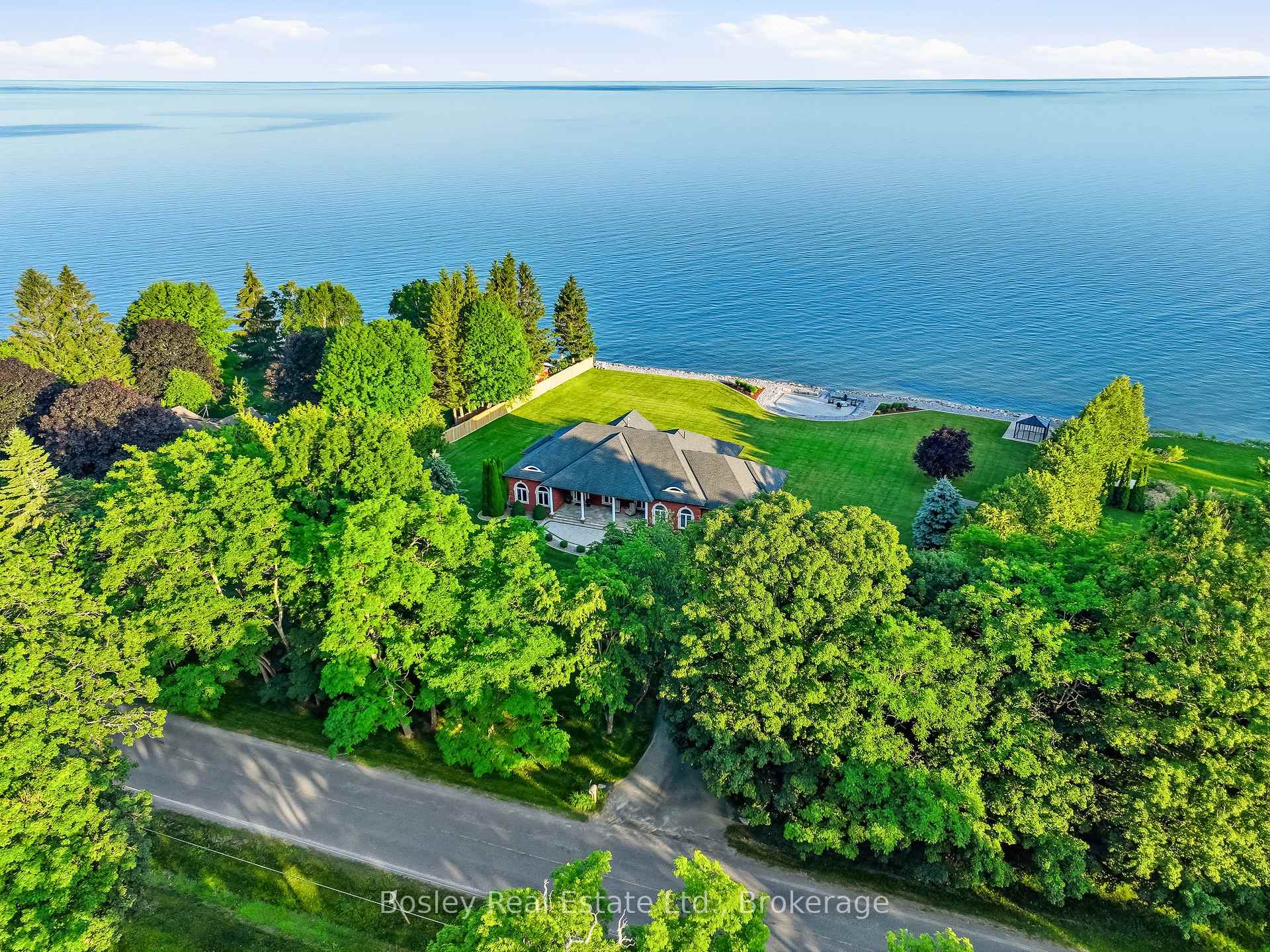 Photo of 353 Lakeshore Road