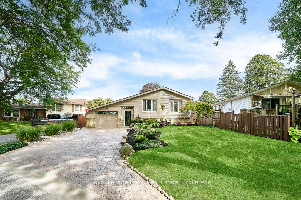 Photo 3 of 1006 Cardinal Court, Oshawa, Eastdale — HOMEH