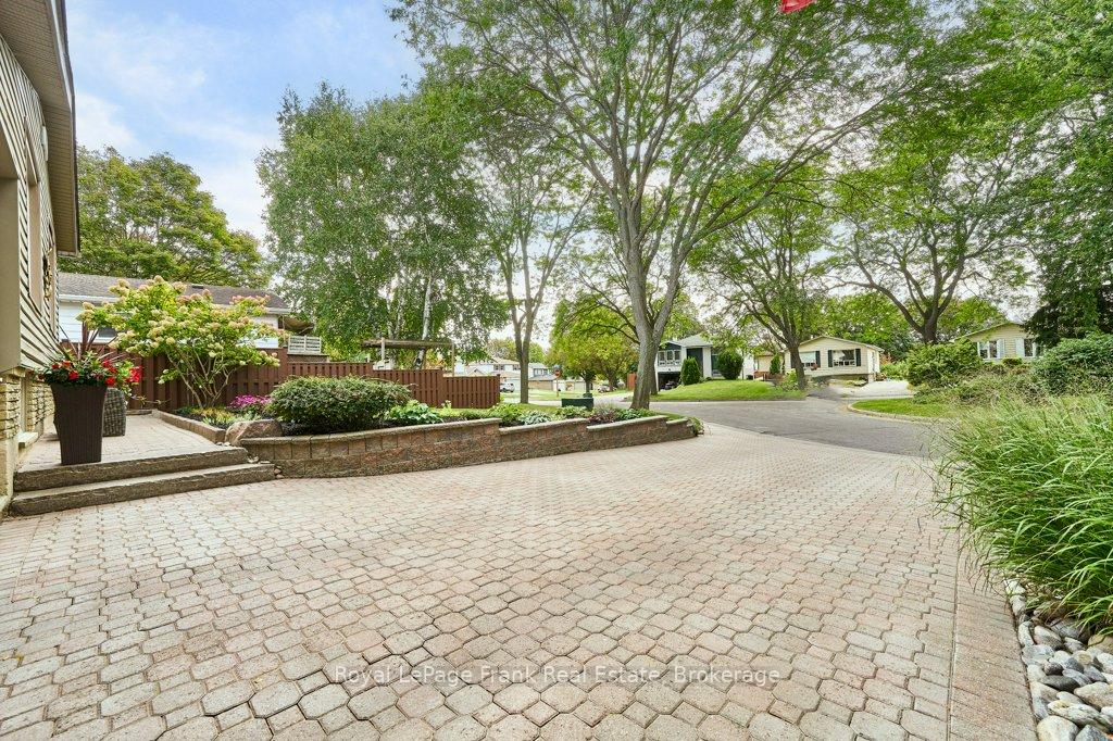 Photo 9 of 1006 Cardinal Court, Oshawa, Eastdale — HOMEH