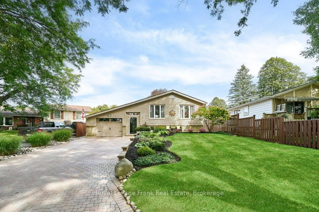 Photo 4 of 1006 Cardinal Court, Oshawa, Eastdale — HOMEH