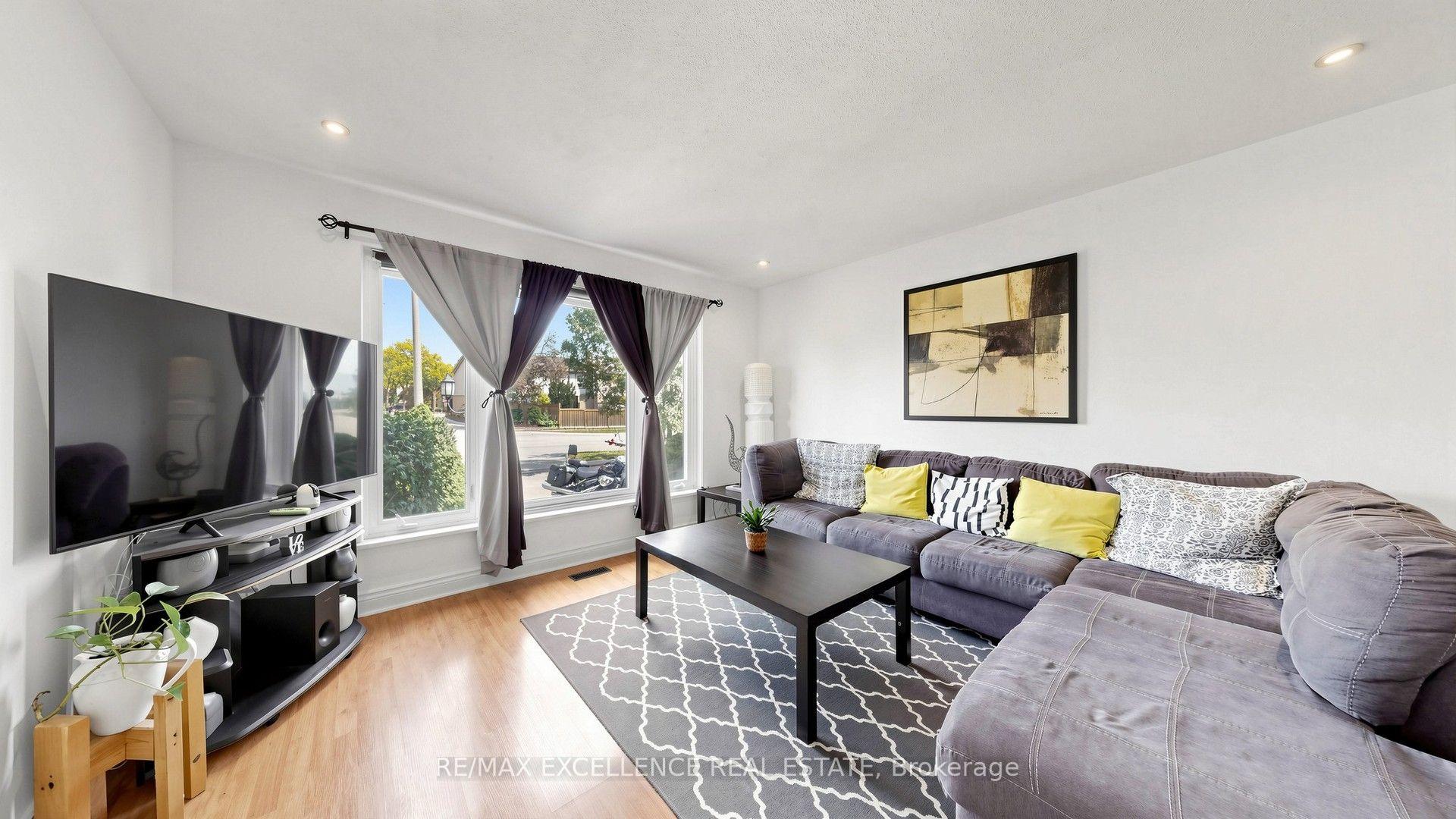 Photo 3 of 28 Glenvale Boulevard, Brampton, Northgate — HOMEH