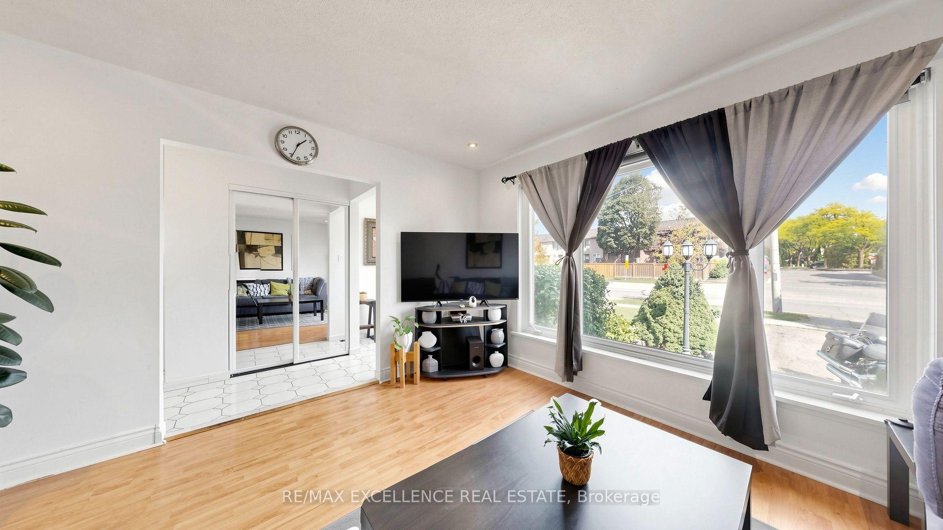 Photo 8 of 28 Glenvale Boulevard, Brampton, Northgate — HOMEH