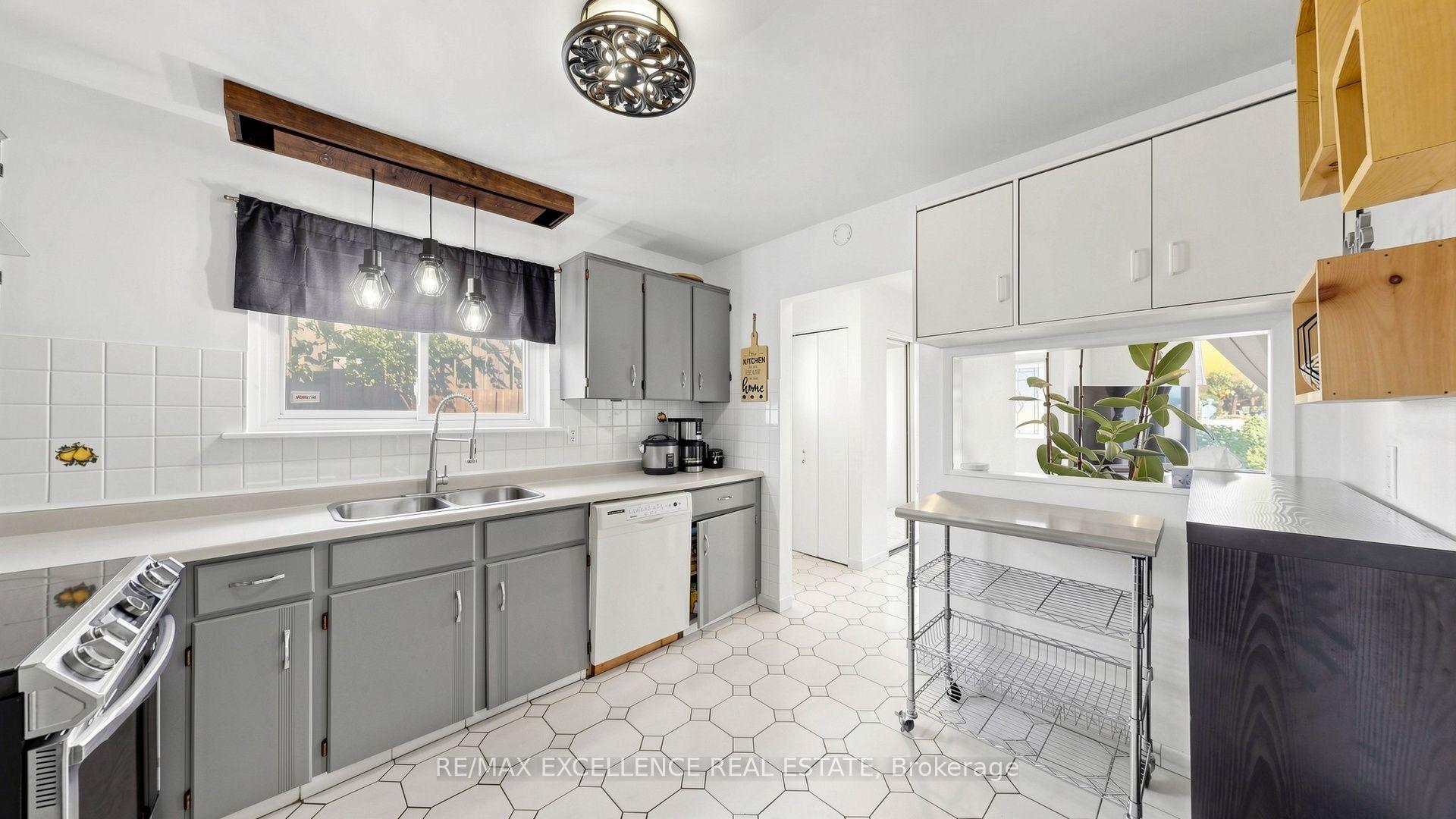 Photo 12 of 28 Glenvale Boulevard, Brampton, Northgate — HOMEH