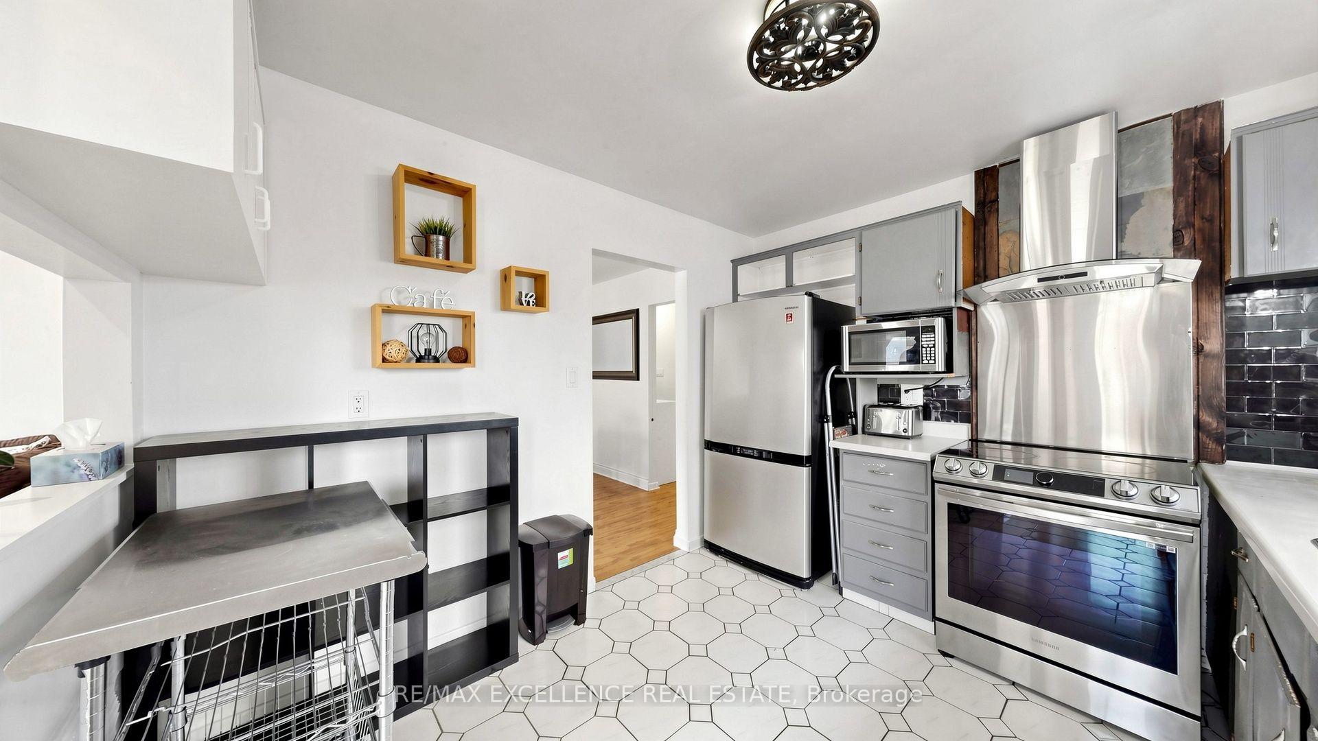 Photo 15 of 28 Glenvale Boulevard, Brampton, Northgate — HOMEH