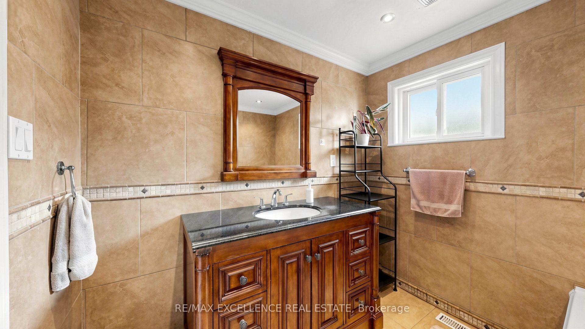 Photo 29 of 28 Glenvale Boulevard, Brampton, Northgate — HOMEH